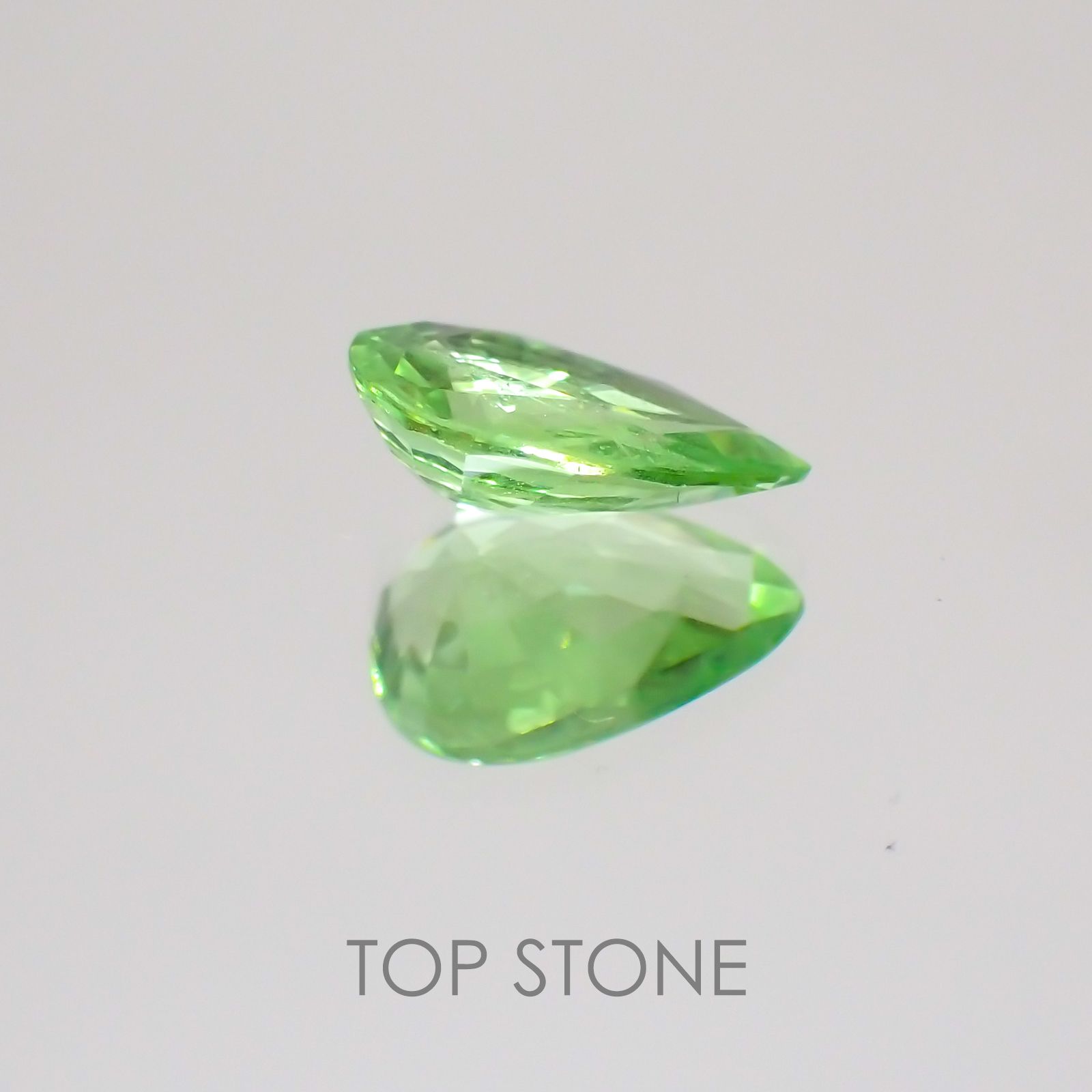 ミントガーネット タンザニア産 ルース 1.39ct[21019211]9.4×6.7mm前後
