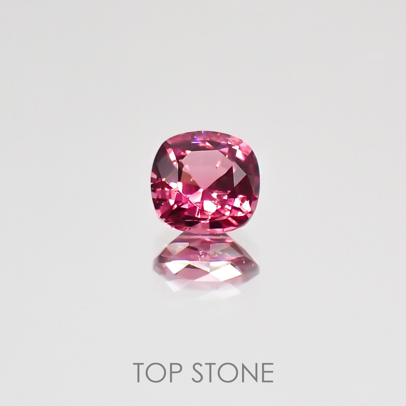 ホットピンクスピネル タンザニア産 ルース 0.2ct[210510854]3.5×3.4mm前後