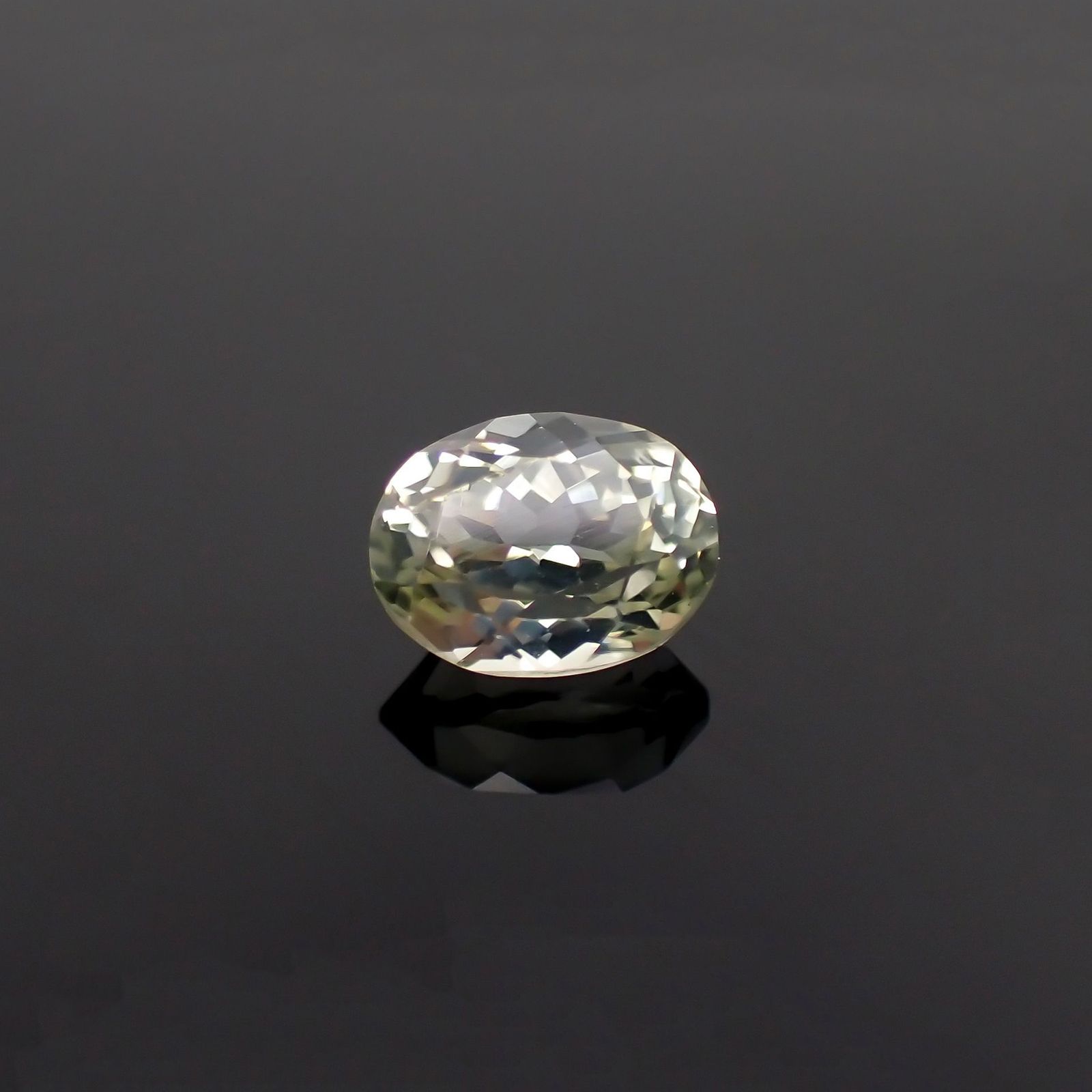 シリマナイト(宝石名シリマナイト)インド産 識別済 1.84ct / 8.1x6.2mm前後 [221018462]