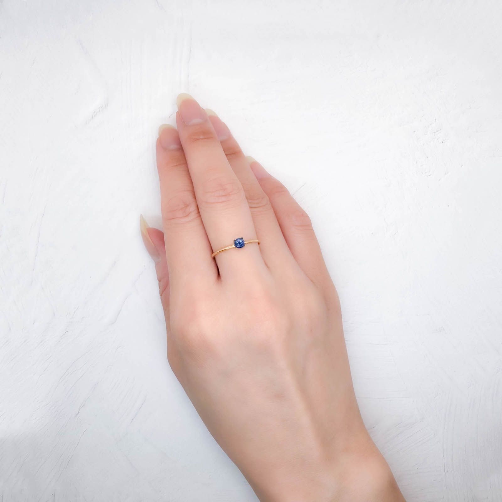 サファイア スリランカ/マダガスカル産 0.22ct / 3.5x3.5mm前後 [250931010]