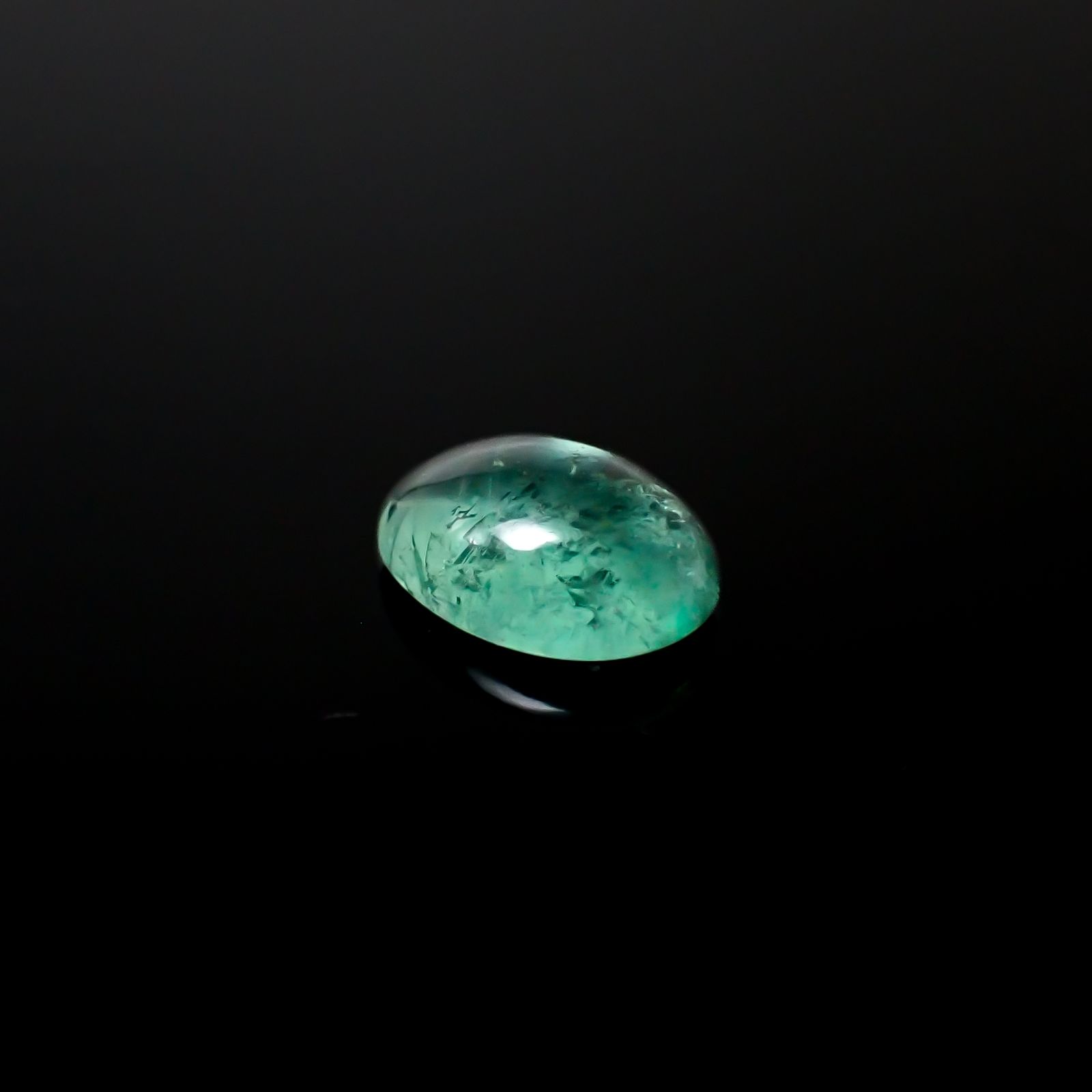 フローライト フルオレッセンス イギリス・ロジャリー鉱山産 2.93ct[240527706]10.7x7.5mm前後