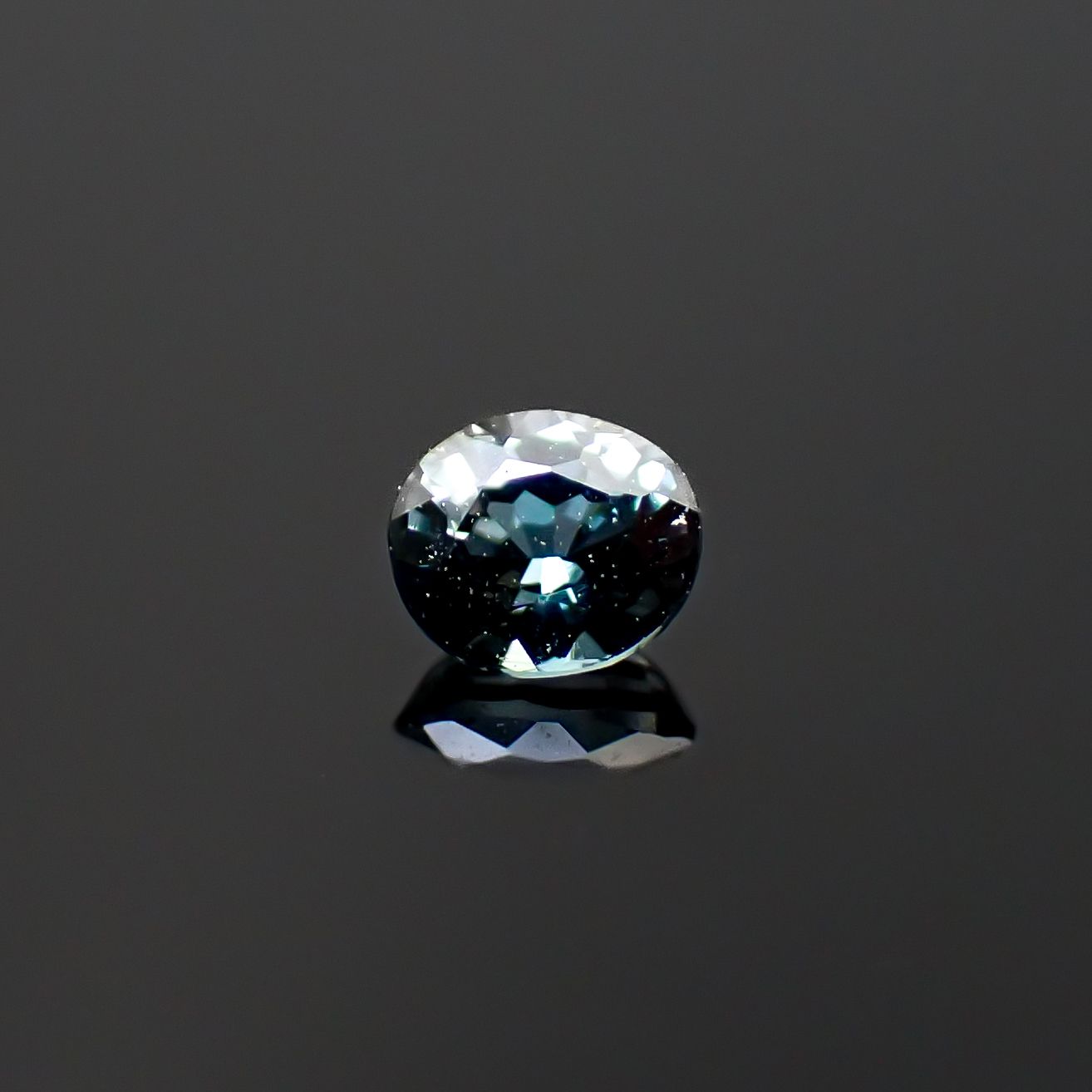サファリン スリランカ産 0.14ct / 3.3x2.9mm前後 [260432059]