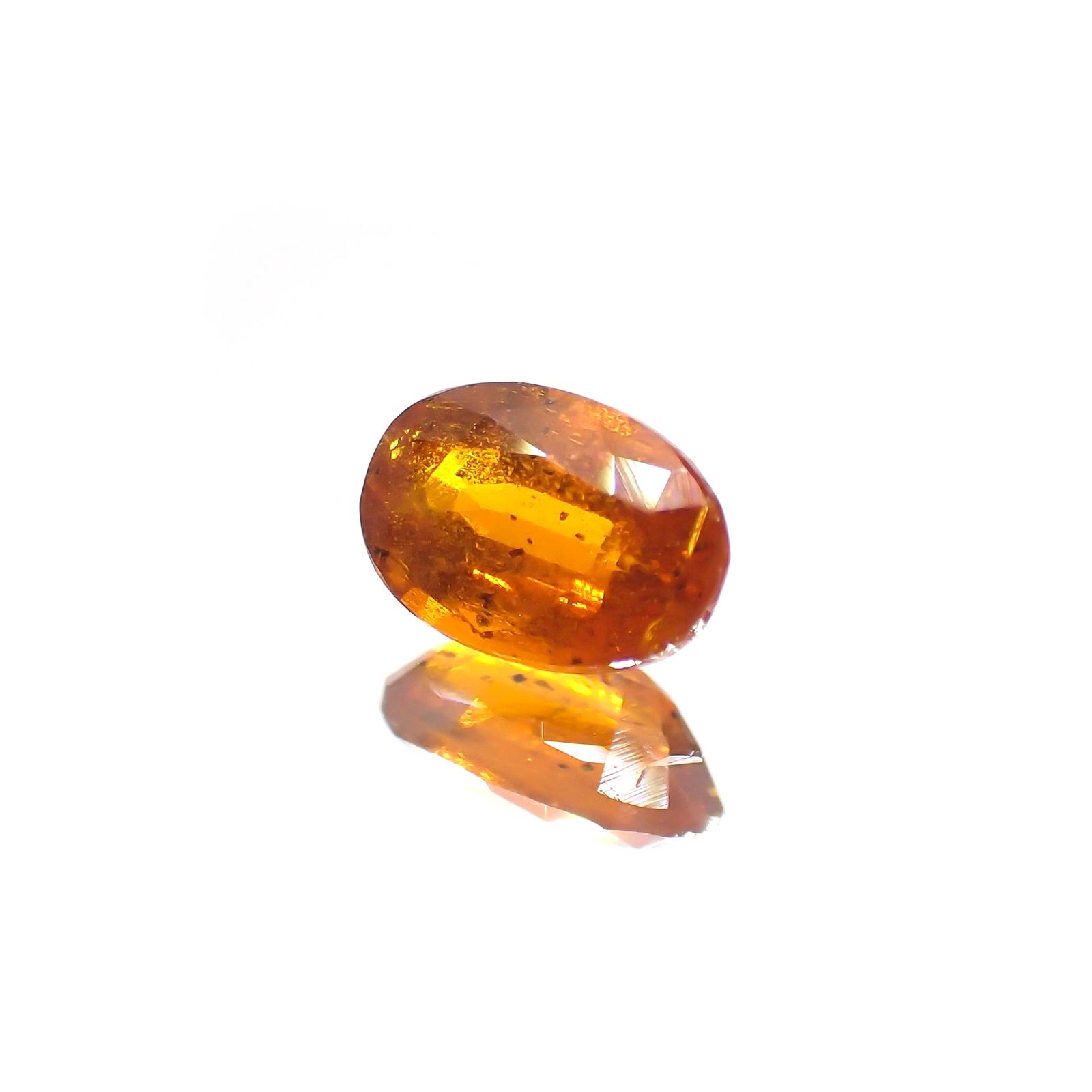 オレンジカイヤナイト(宝石名カイヤナイト) ネパール産 0.63ct 識別済[210310581]6.2×4.2mm前後