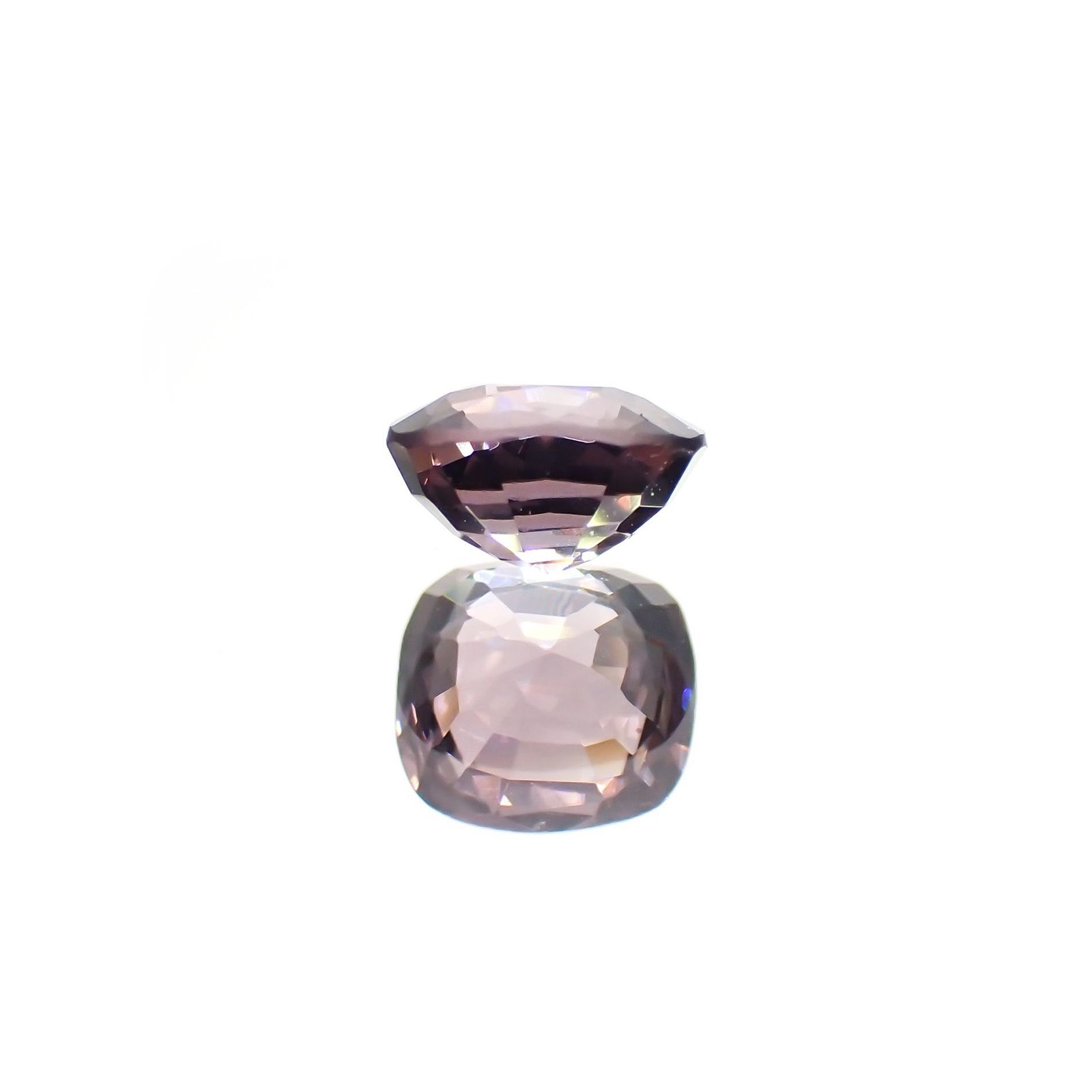 パープルスピネル(宝石名スピネル)ビルマ産 識別済 1.41ct / 6.7x6.5mm前後 [231124302]