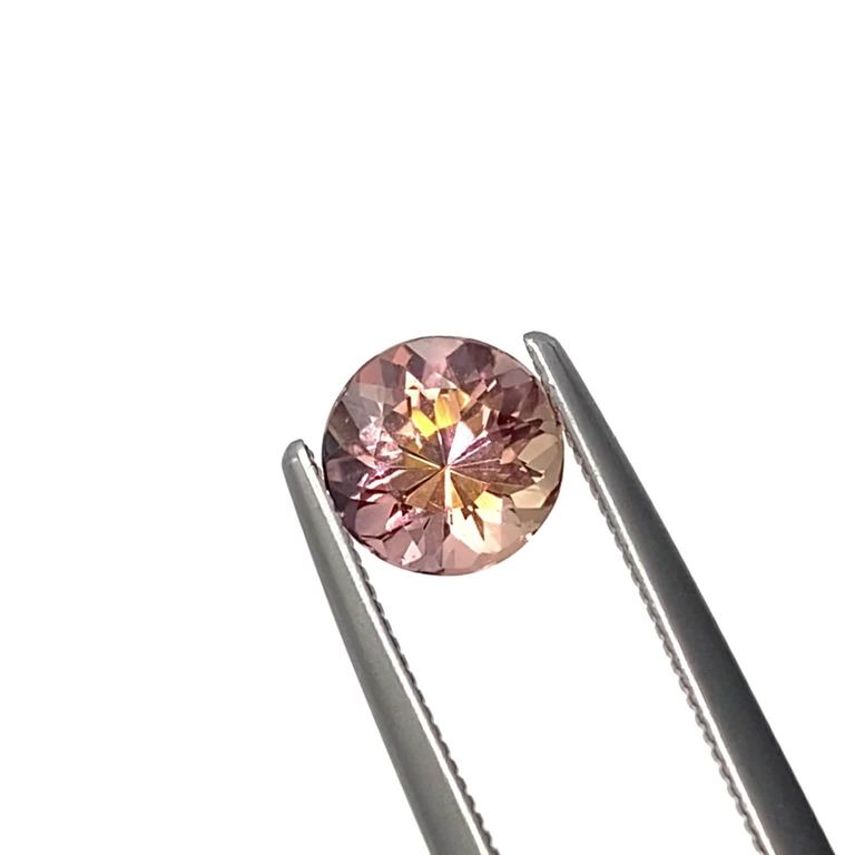 インペリアルトパーズ(宝石名トパーズ)ブラジル産 1.07ct 識別済  