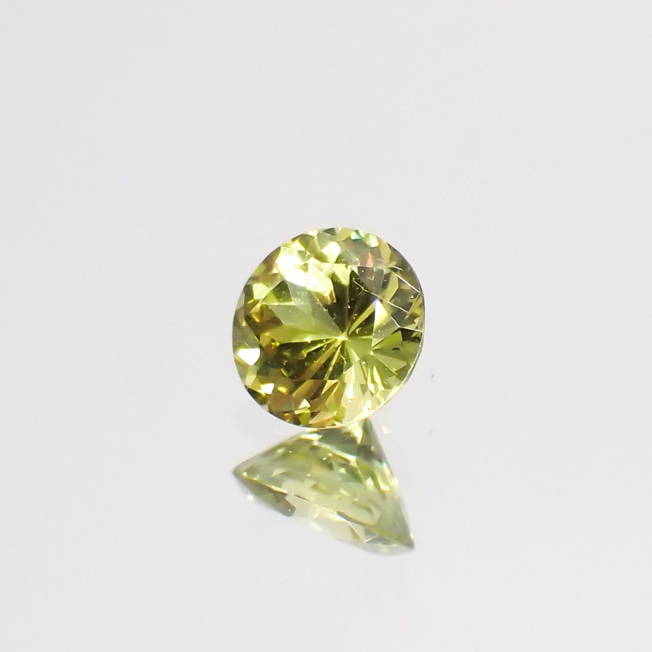 クリソベリル(宝石名クリソベリル)マダガスカル産 0.43ct 識別済[220114496]4.6x4.6mm前後