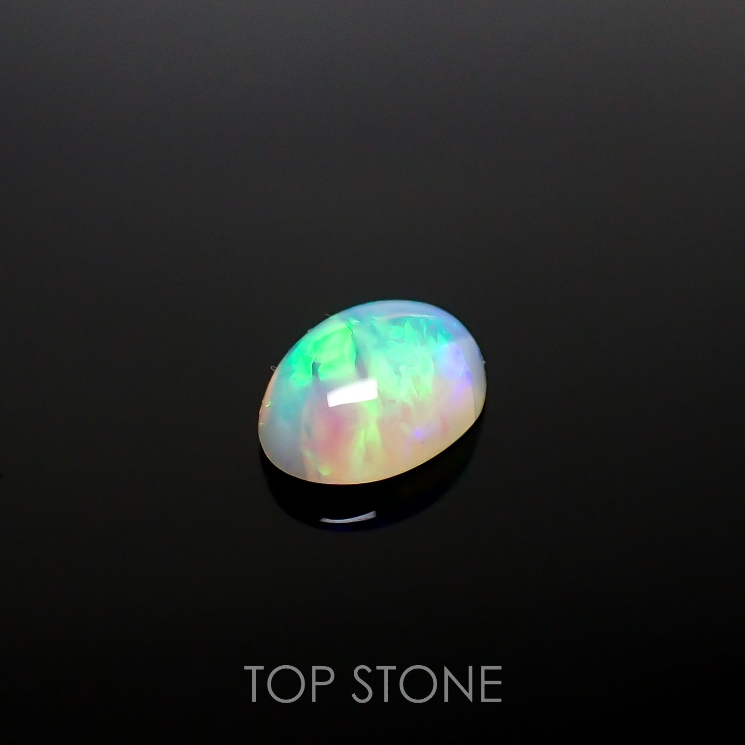 オパール(宝石名オパール) オーストラリア産 0.895ct ソ付(彩珠)[210711333]7.9×5.7mm前後