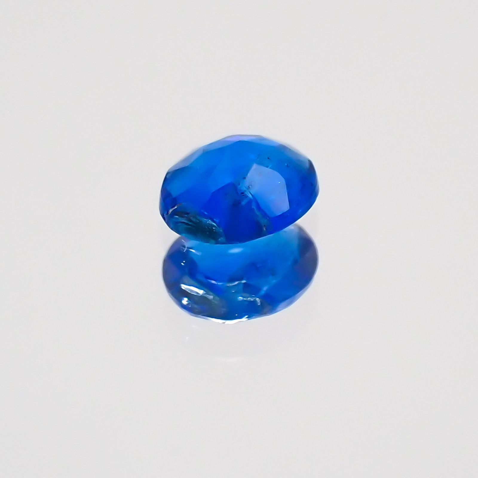 アウイナイト フルオレッセンス(宝石名アウイナイト) ドイツ産 0.11ct 識別済[20052289]3.7×3.3mm前後