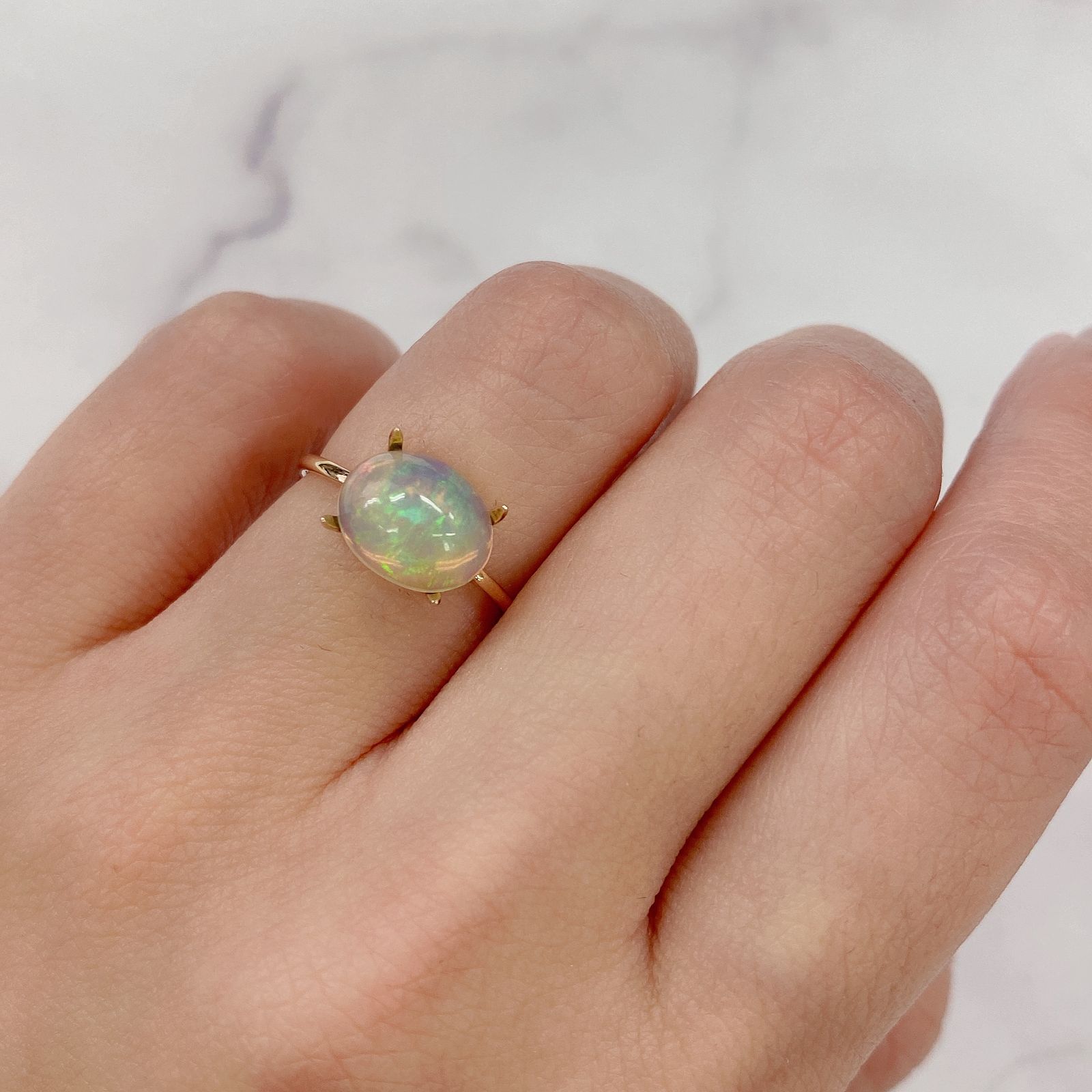 エチオピアオパール(宝石名オパール) エチオピア産 1.76ct 識別済[20063541]9.9×8mm前後
