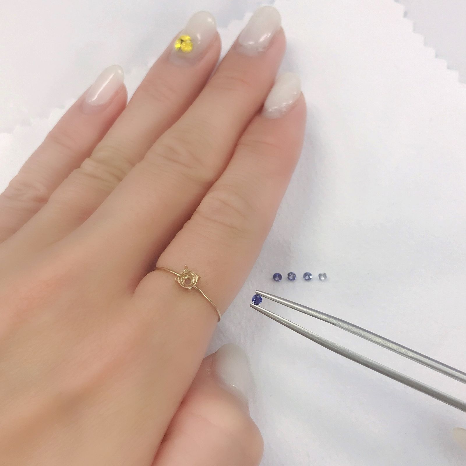 ベニトアイト カラーグラデーション5個セット アメリカ・カリフォルニア州サンベニト産 0.26ct(5pcs合計)[220616632]2.3x2.3mm前後