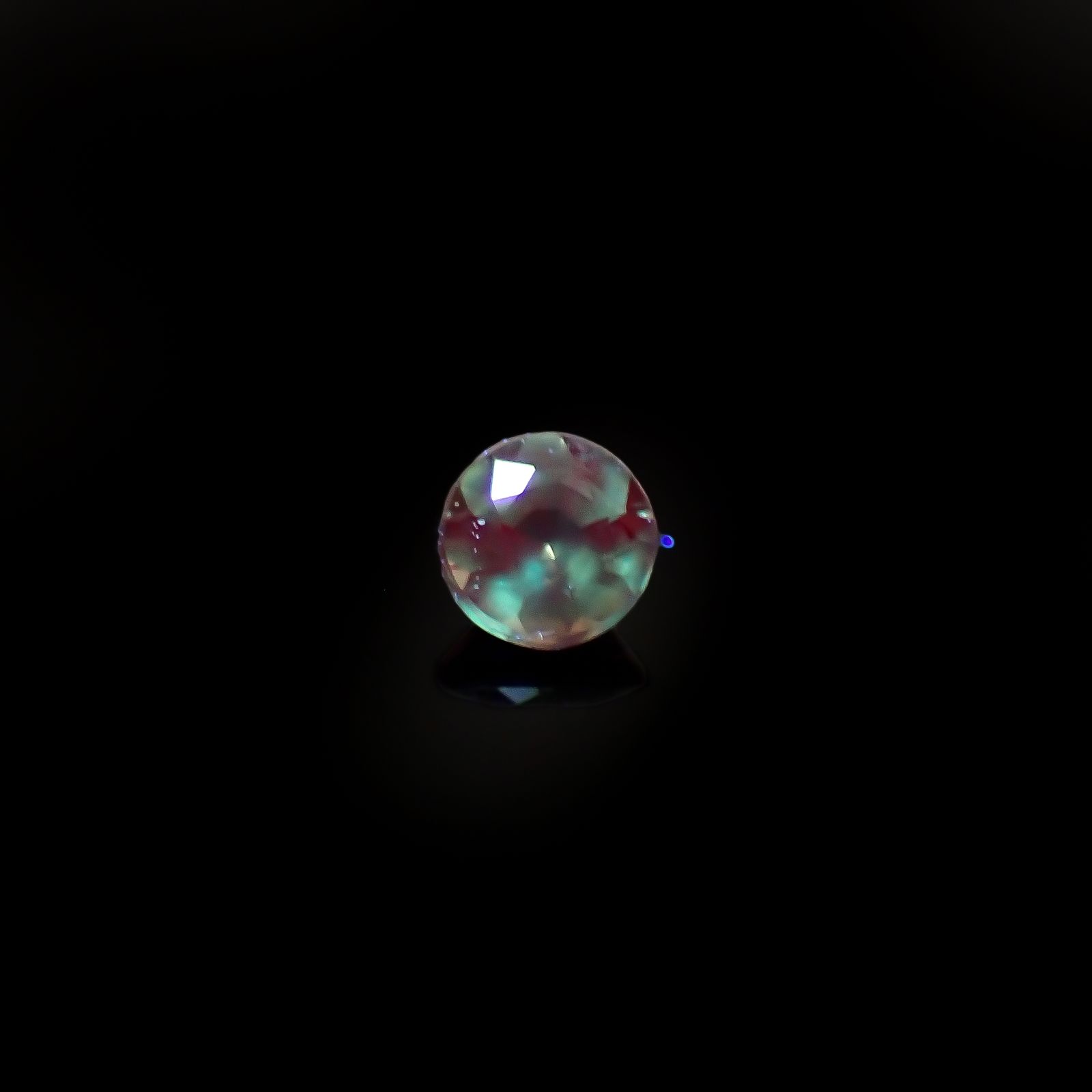 シルキーアレキサンドライト ブラジル産/EmeraldMains社製 0.038ct[240527611]2x2mm前後