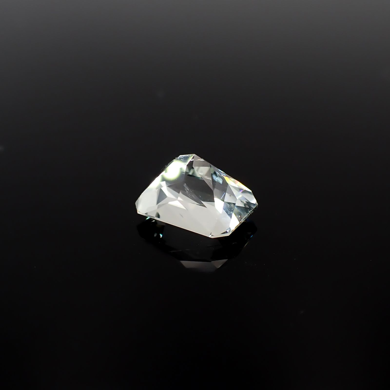 オリゴクレース(宝石名オリゴクレース)ケニア産 2.38ct 識別済[240628002]9.4x7.1mm前後