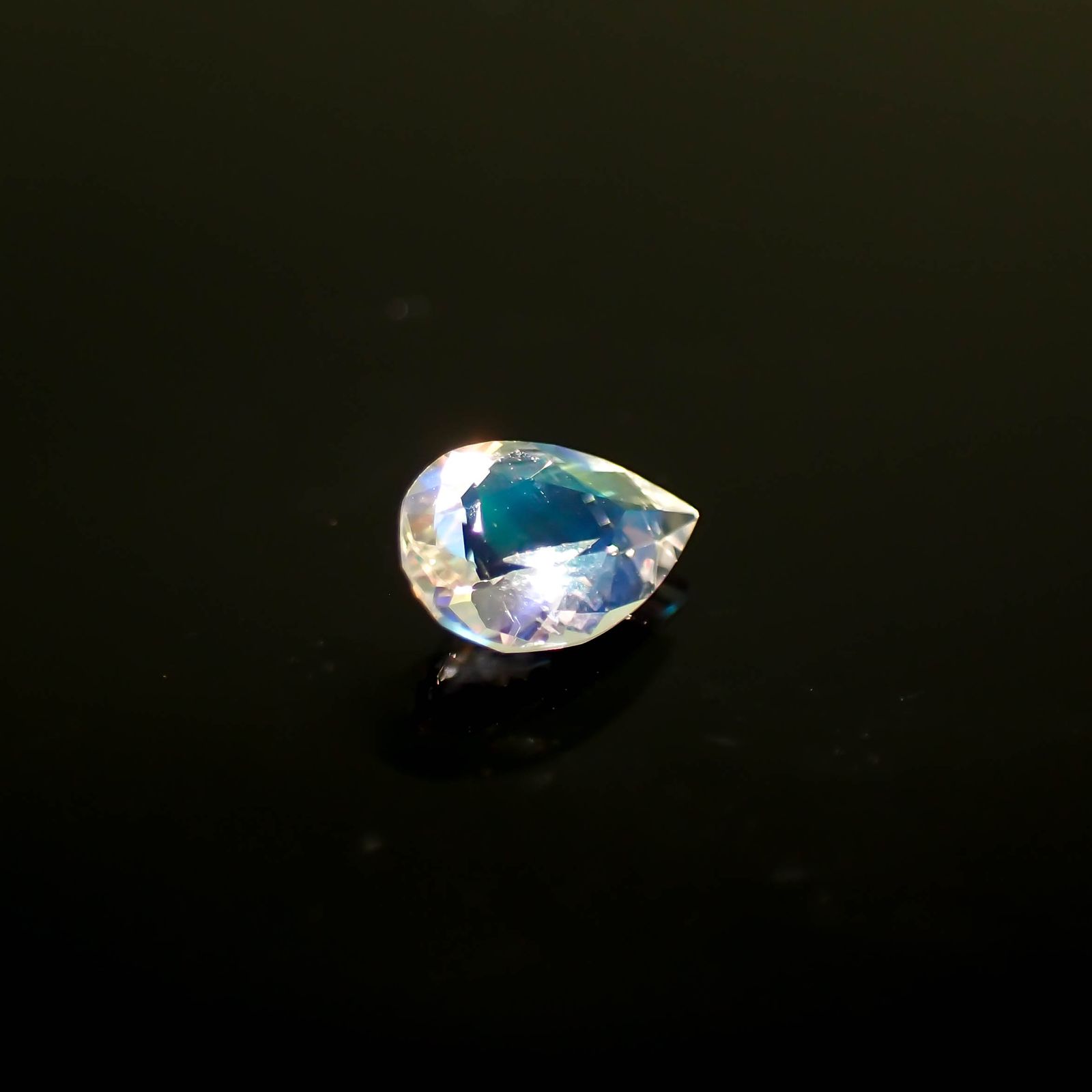 レインボームーンストーン ザンビア産 0.29ct[231224801]5.9x4mm前後