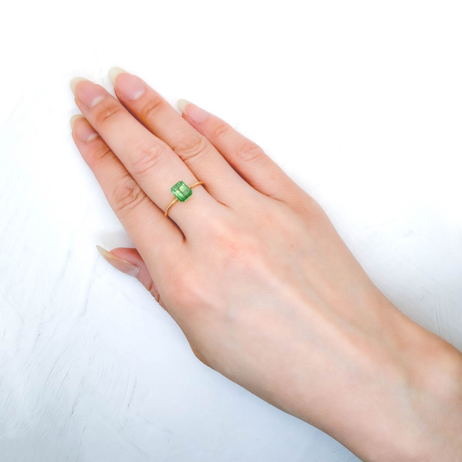 バイカラーツァボライト(宝石名グリーン グロッシュラー・ガーネット) タンザニア産 識別済 1.83ct / 6.7x5.5mm前後 [260711917]