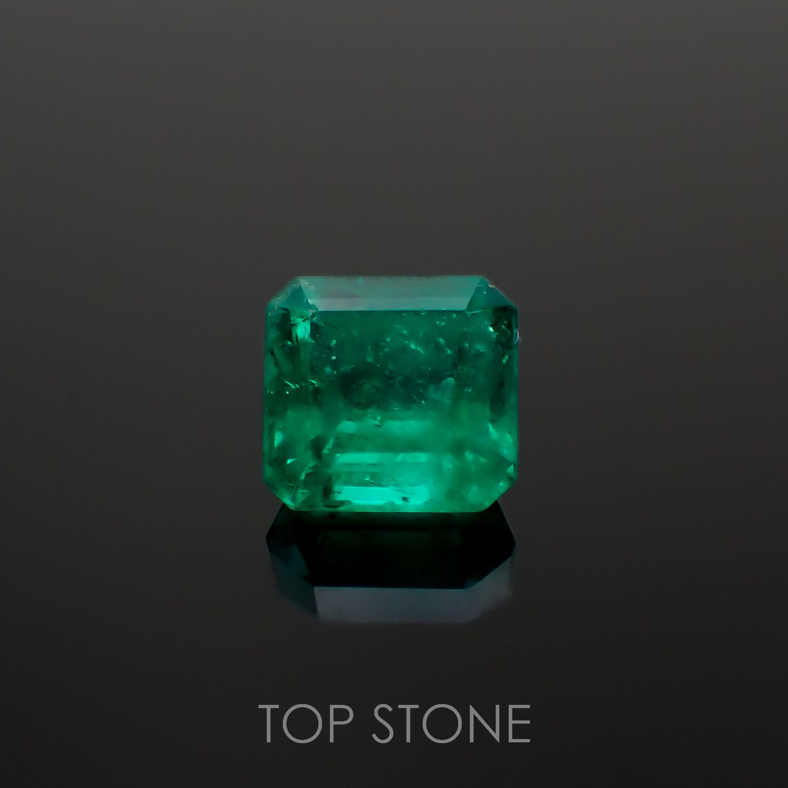 エメラルド(宝石名エメラルド)コロンビア産 0.98ct 識別済[221018883]5.9x5.7mm前後