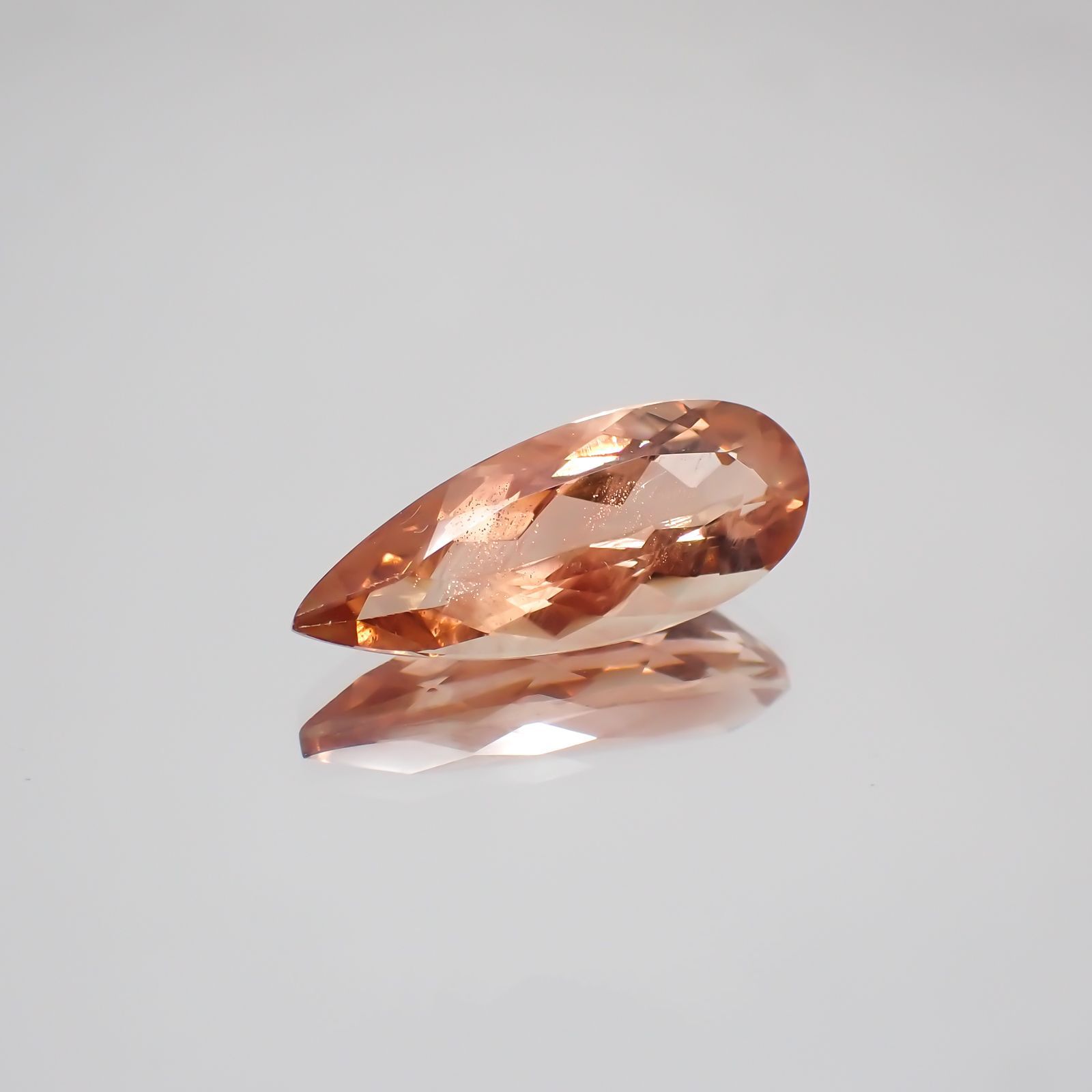 オレゴンサンストーン(宝石名ラブラドライト・サンストーン)アメリカ・オレゴン州産 2.753ct ソ付(彩珠)[230622269]15.8x6.5mm前後