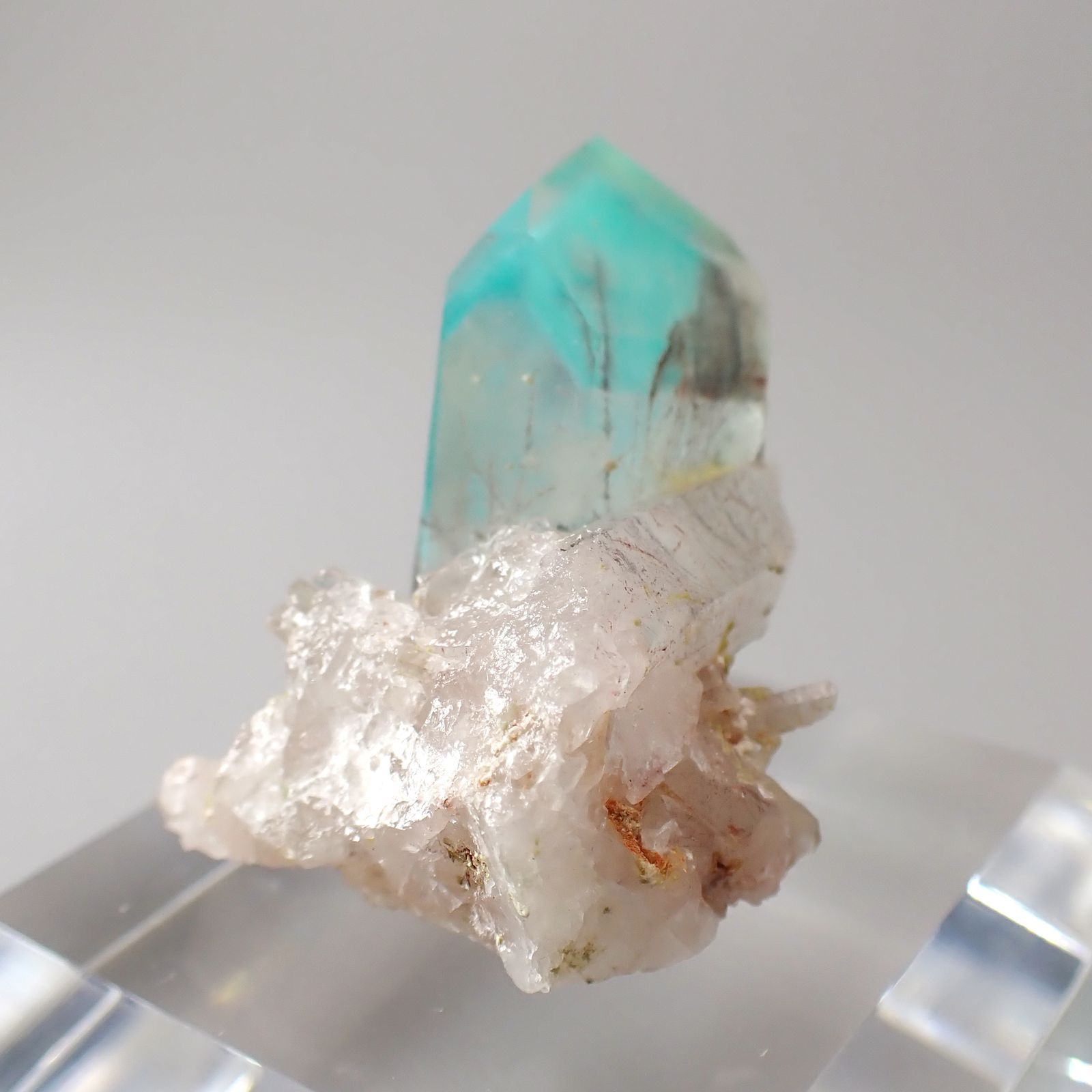 アホイトインクォーツ原石 南アフリカ・メッシーナ鉱山産 アクリル台座付き 55.16ct(11.03g) / 28.3x26.4x28.1mm前後 [260532290]