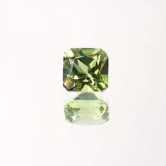 ◇アッシャーカット◇ペリドット(宝石名ペリドット) パキスタン産 0.76ct 識別済[211013489]5.1×5mm前後