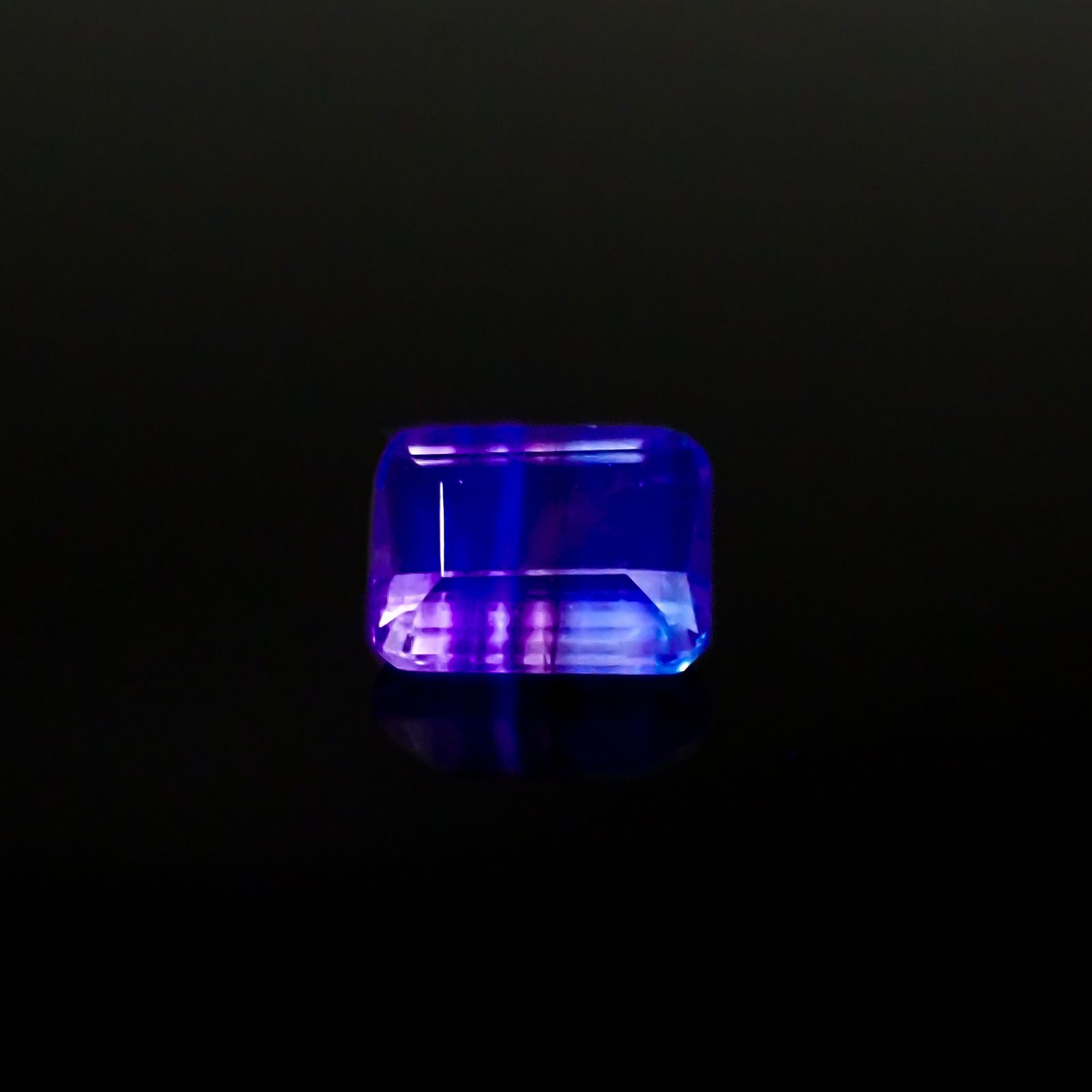 パーティカラーフローライト フルオレッセンス ブラジル産 2.69ct[240828639]8.9x6.9mm前後