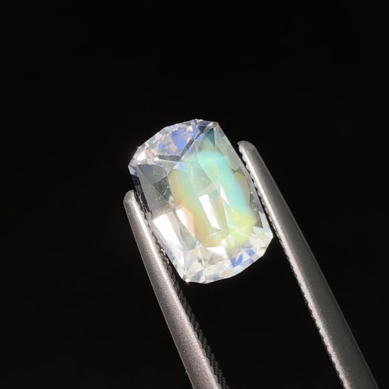 ◇カスタムカット◇レインボームーンストーン マダガスカル産 1.58ct 