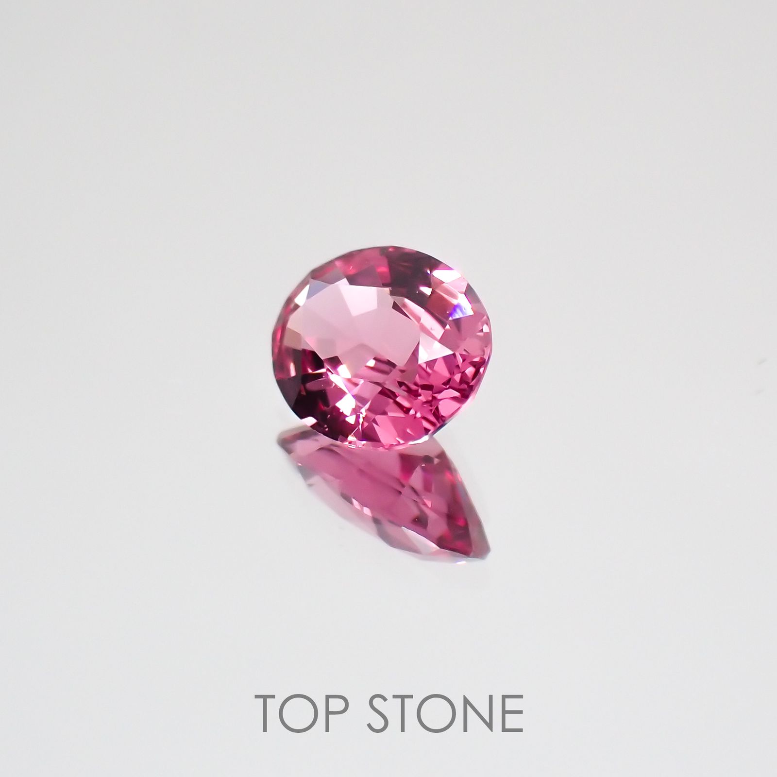 ホットピンクスピネル タンザニア産 ルース 0.37ct[210510853]5.1×4.2mm前後