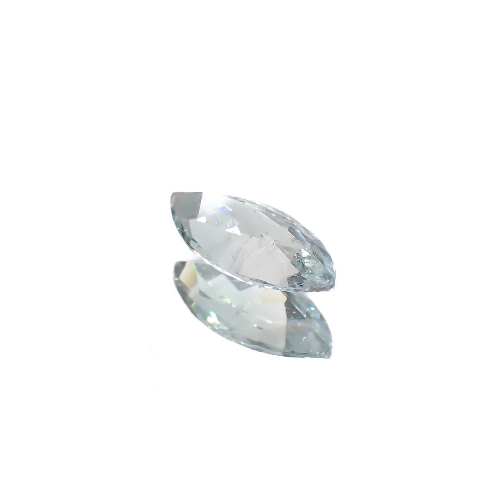 ジェレメジェバイト(宝石名エレメジェバイト)ナミビア産 識別済 0.39ct / 7.3x3.6mm前後 [220616314]