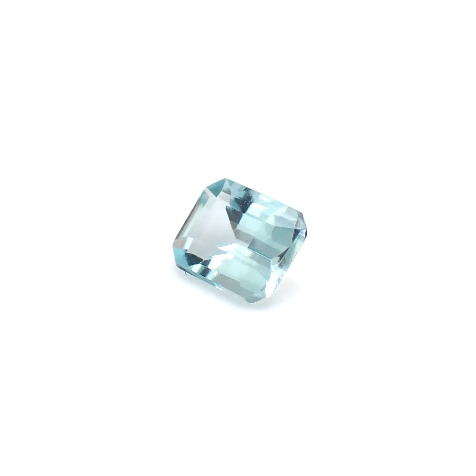 グランディディエライト(宝石名グランディディエライト) マダガスカル産 識別済 0.24ct / 4.2x3.3mm前後 [26019847]