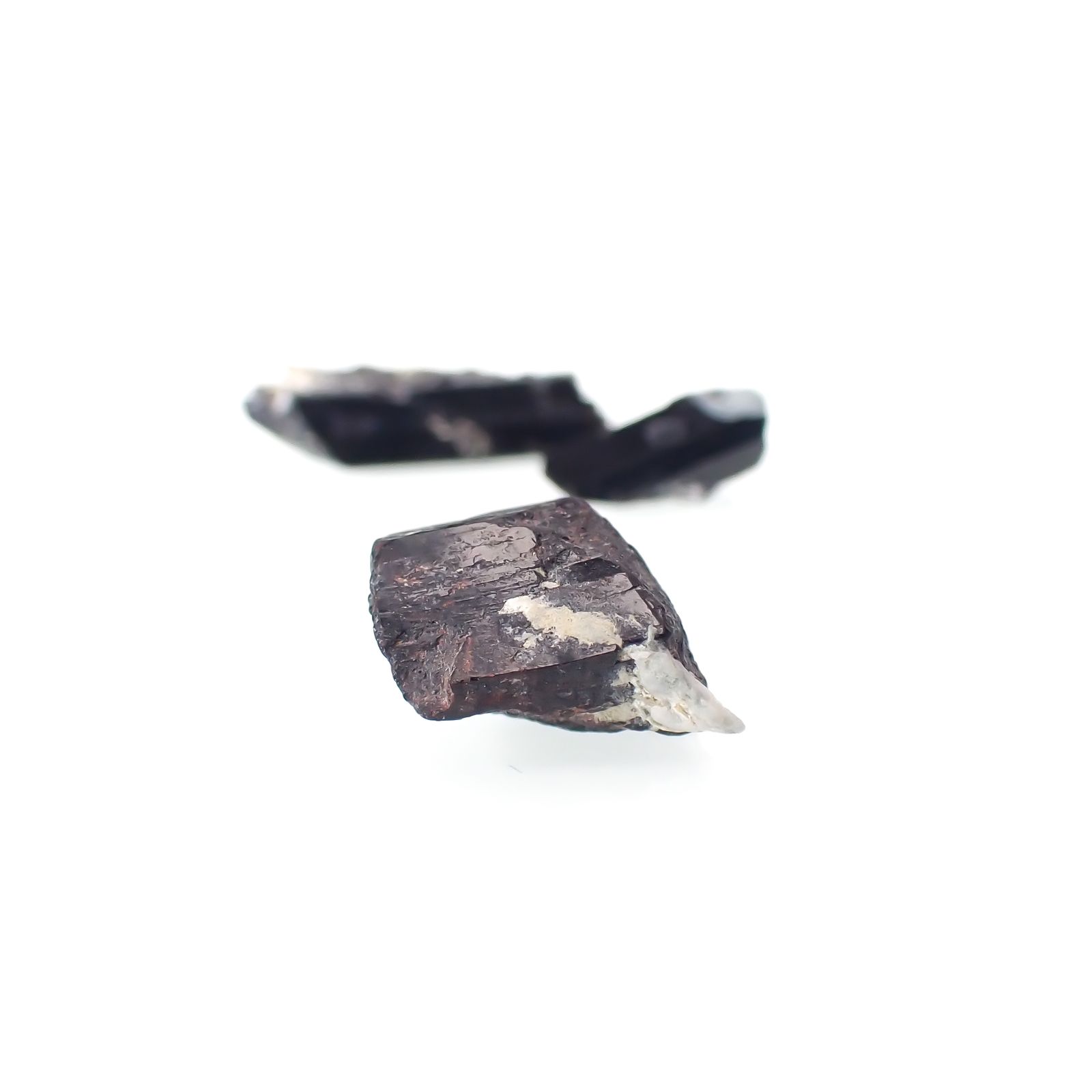 ネプチュナイト 原石 3個セット アメリカ・カリフォルニア州産 7.66ct(3pcs合計)[230622309]9.0-15.0x3.6-10.7mm前後
