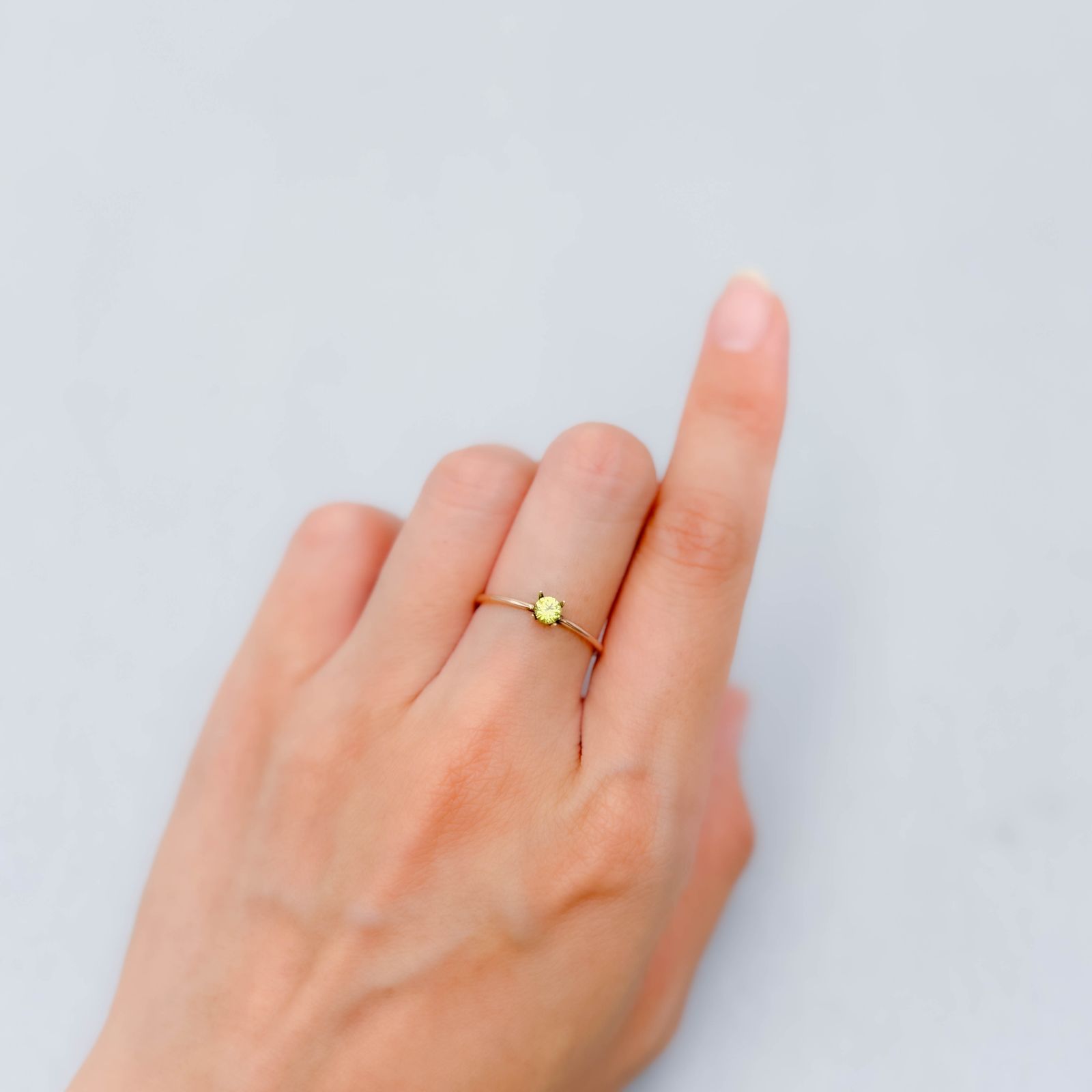 パラサイティックペリドット 採取地：インドネシア・ジェパラ 0.16ct [250730750]3.5x3.5mm前後