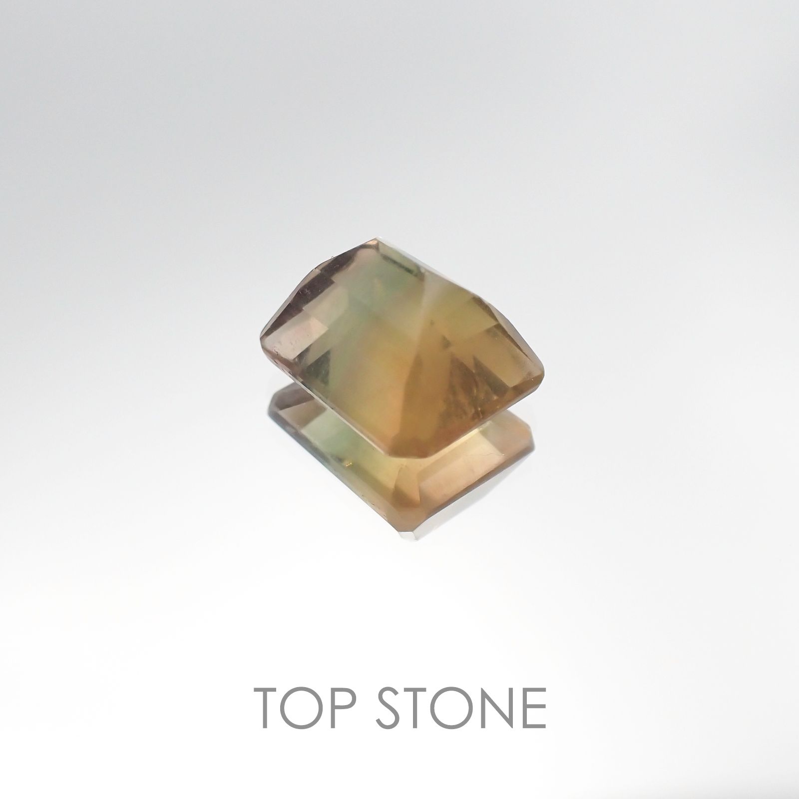 バイカラーフローライト ブラジル産 ルース 4.43ct[20106390]10×8mm前後