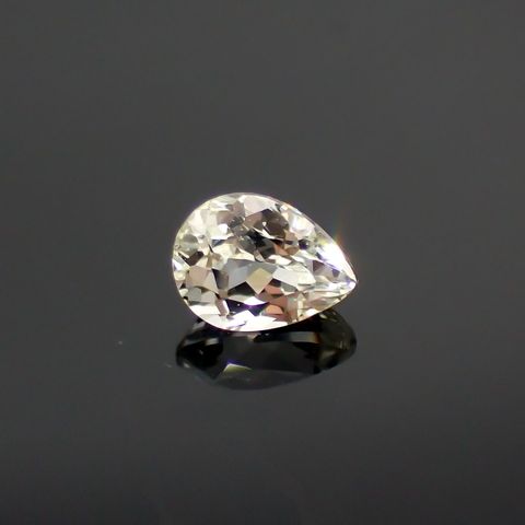 リューコガーネット(宝石名ホワイト グロッシュラー・ガーネット) ビルマ産 0.498ct ソ付(彩珠)[210711727]5.5×4mm前後
