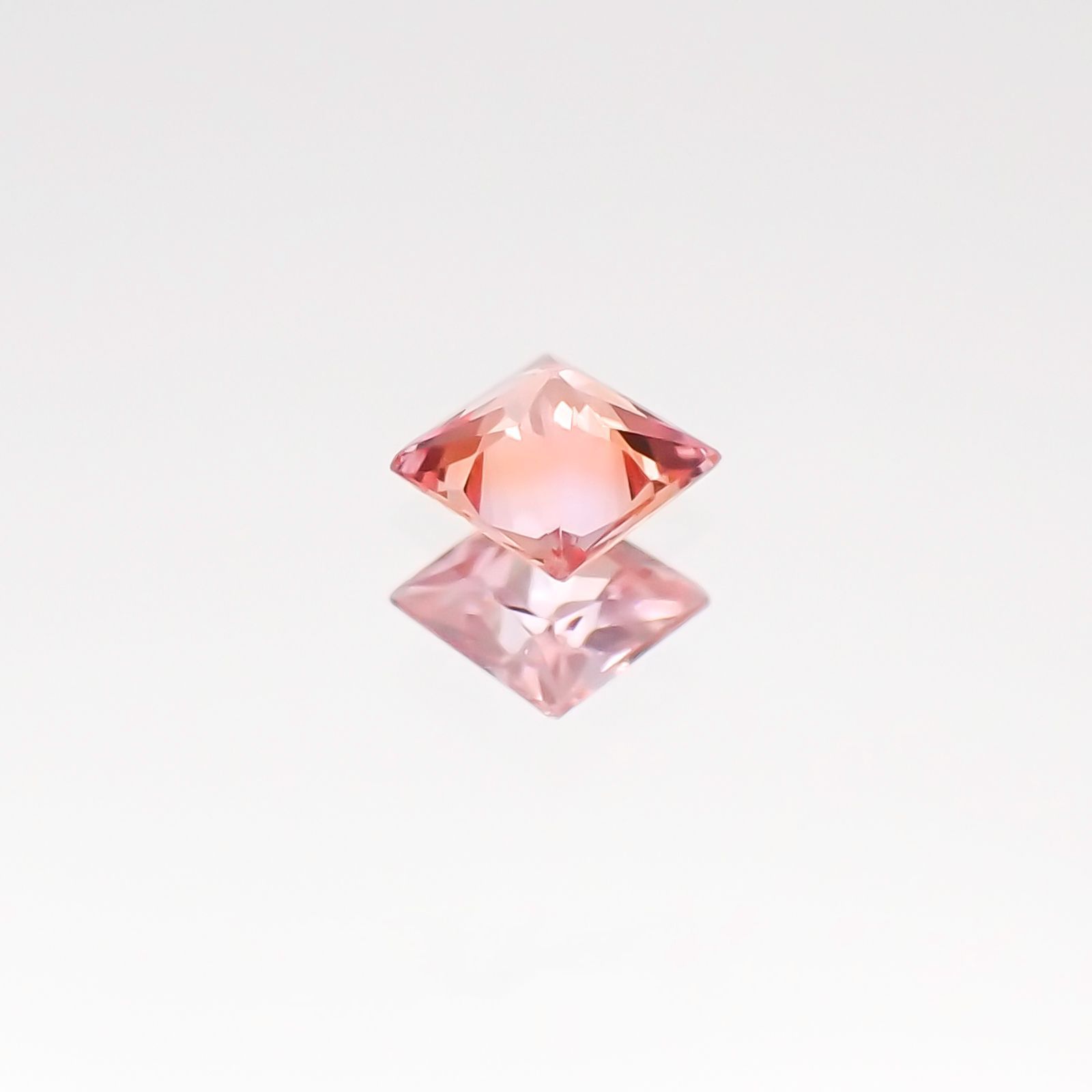 ◇プリンセスカット◇パパラチャサファイア スリランカ産 ルース 0.096ct ソーティング付き[20106947]2.52×2.5mm前後