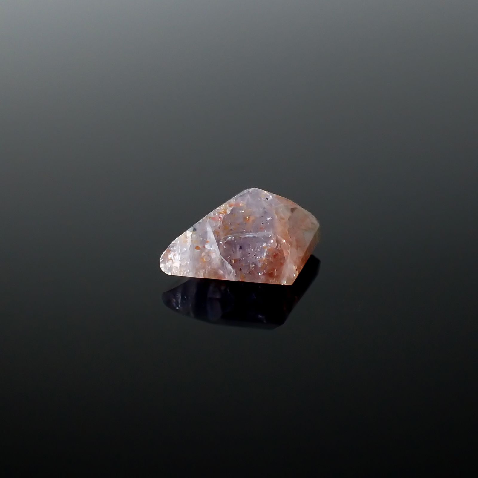 ◇カスタムカット◇ブラッドショットアイオライト インド産 1.35ct[240125389]9.5x7.7mm前後