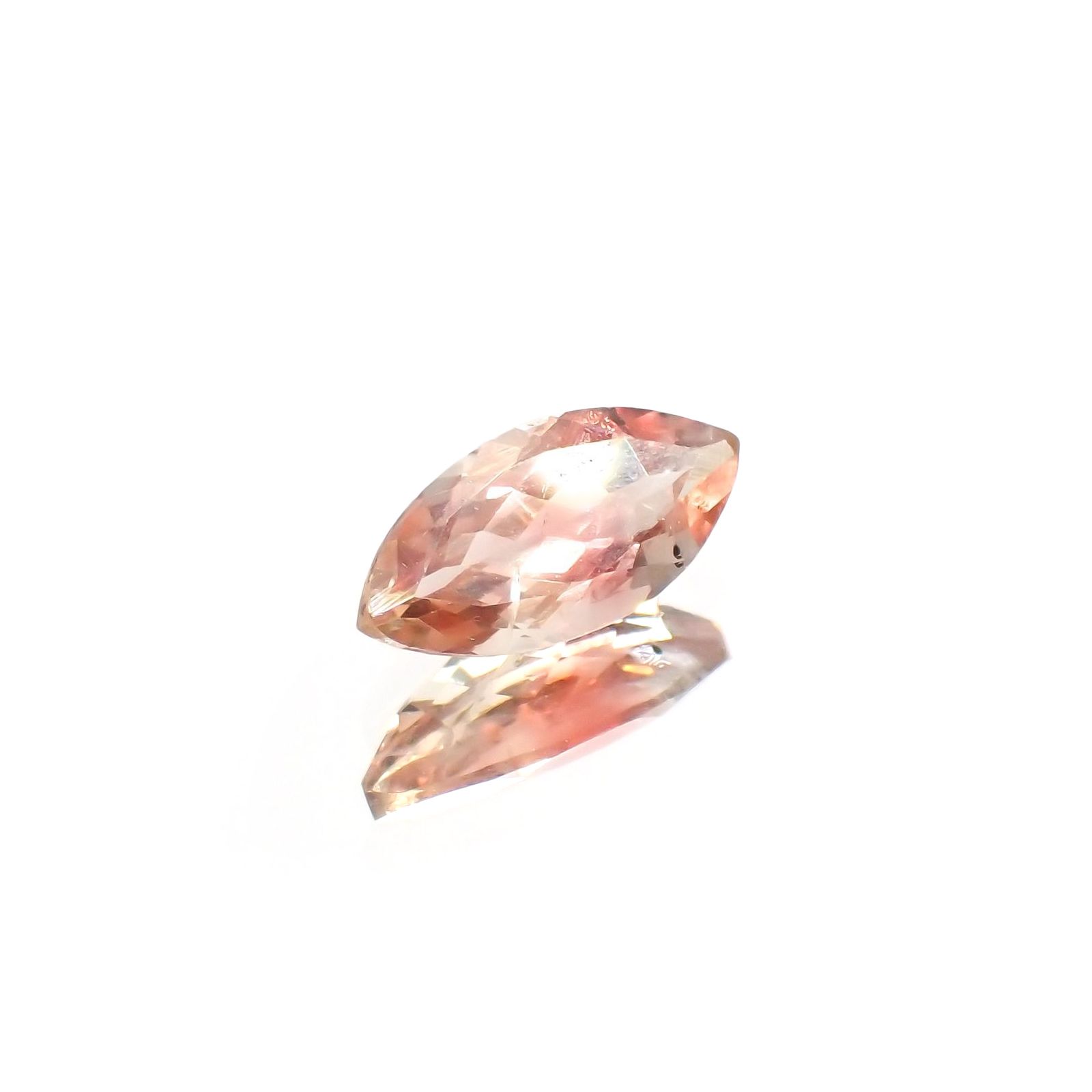 バイカラーアンデシン(宝石名アンデシン)チベット産 識別済 0.66ct / 9.1x4.4mm前後 [220115271]