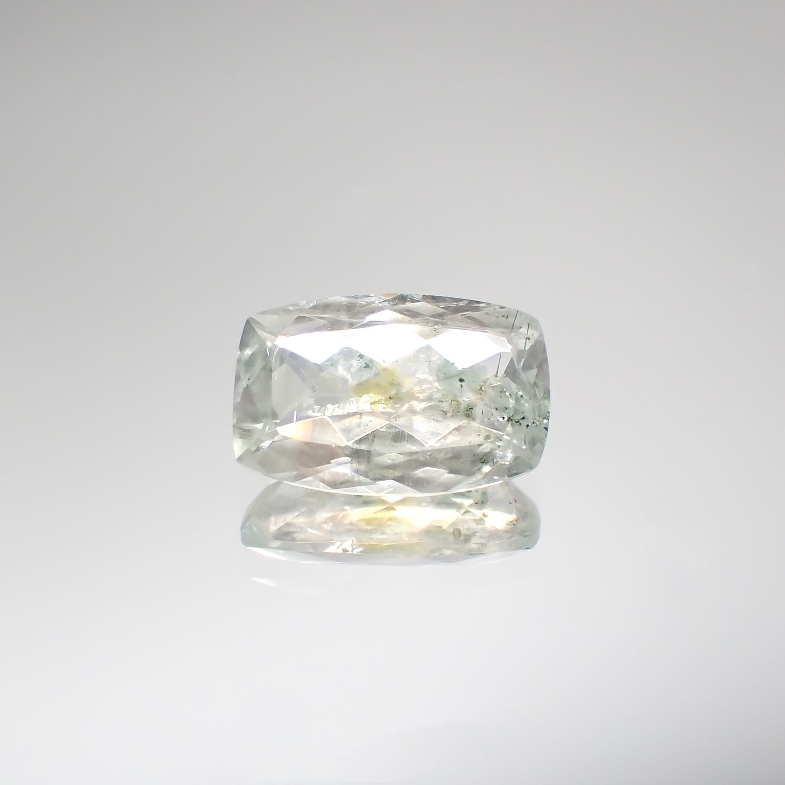 オーロラアクアマリン(宝石名アクアマリン) ブラジル産 3.16ct 識別済[210812716]12.4×8mm前後