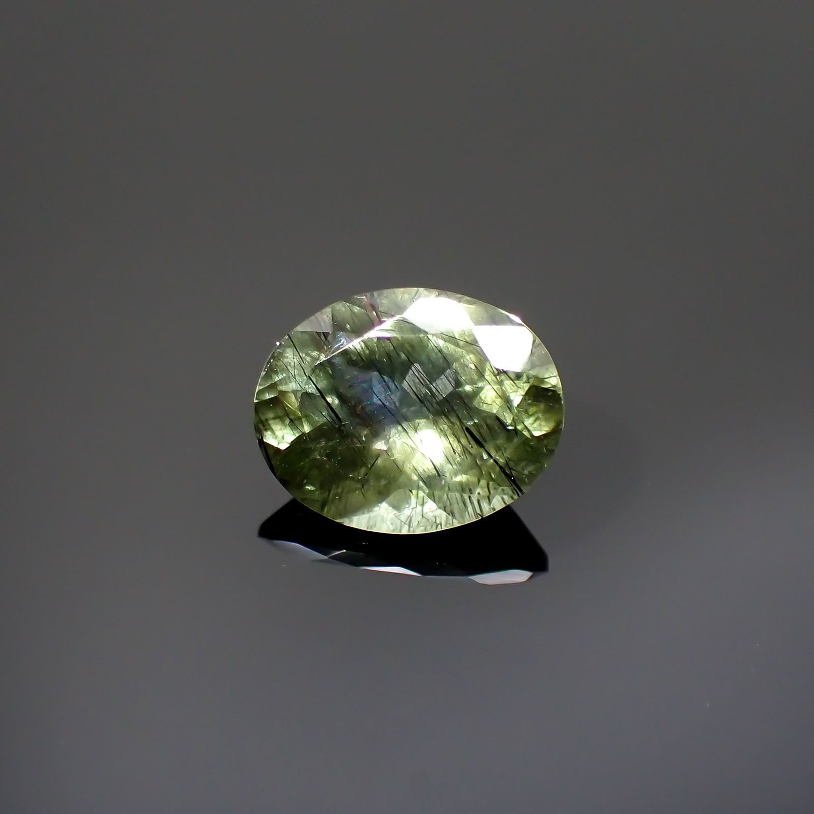 ルドウィジャイトインペリドット パキスタン産 1.72ct[220114223]8.8x7mm前後