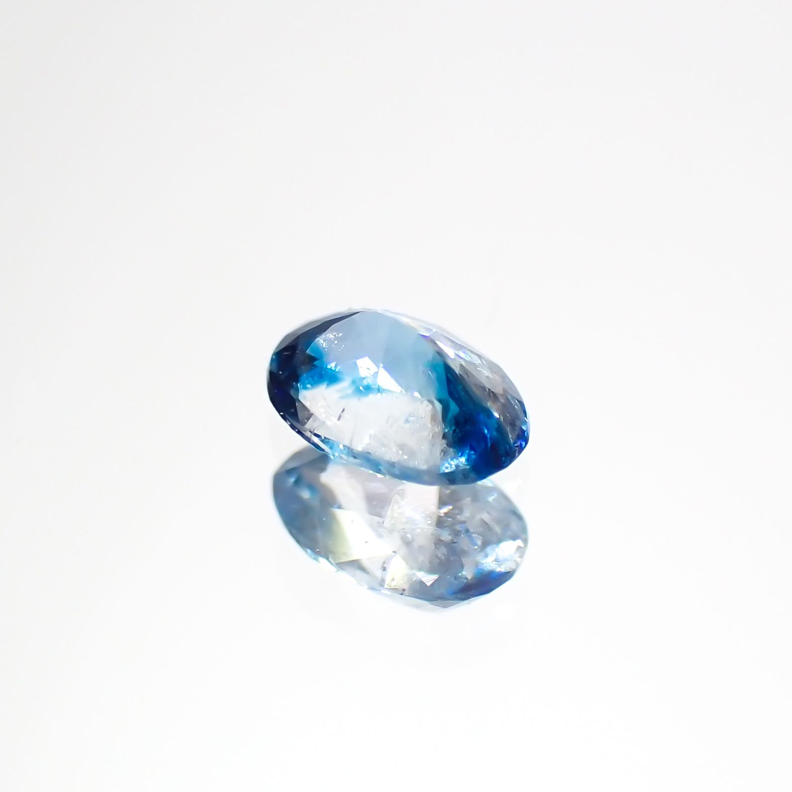 ユークレース ジンバブエ産 0.13ct[231024052]3.8x2.8mm前後