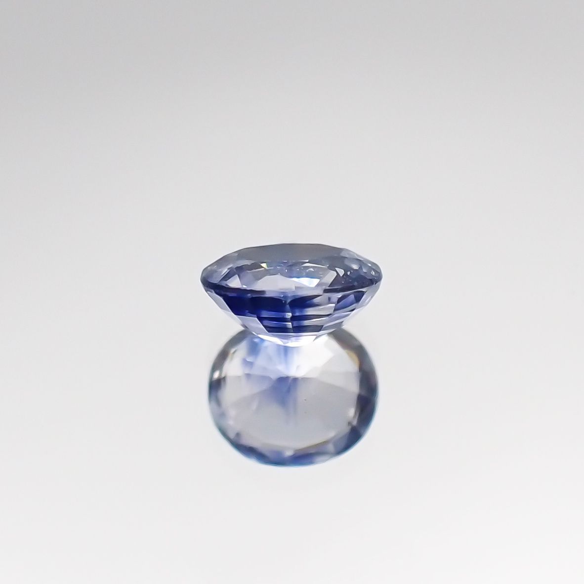 アイスブルーサファイア スリランカ・マダガスカル産 ルース 0.31ct[210711176]4.2×3.7mm前後