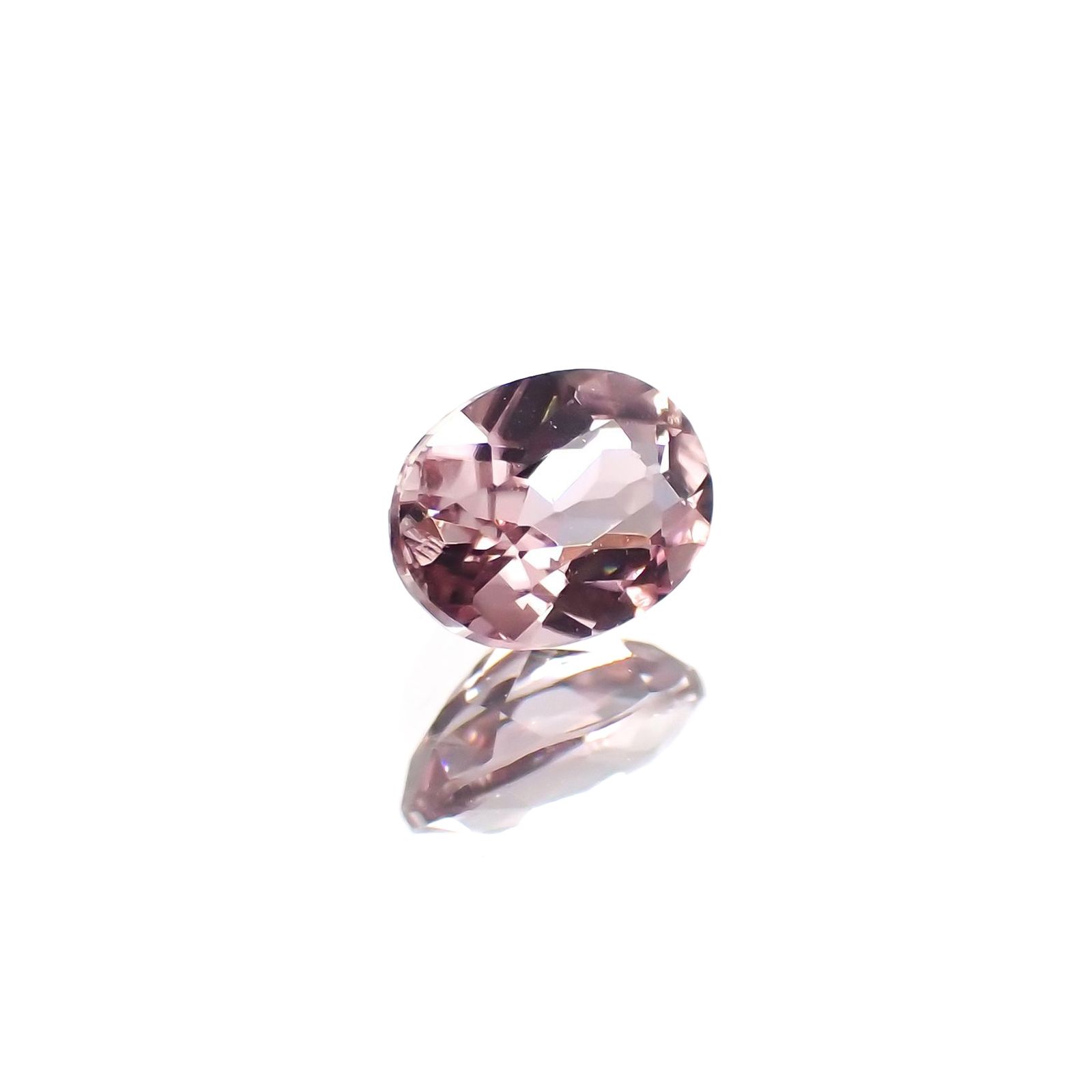 ピンクダイアスポア(宝石名ダイアスポア) アフガニスタン産 識別済 0.38ct / 5.2x3.8mm前後 [210912433]