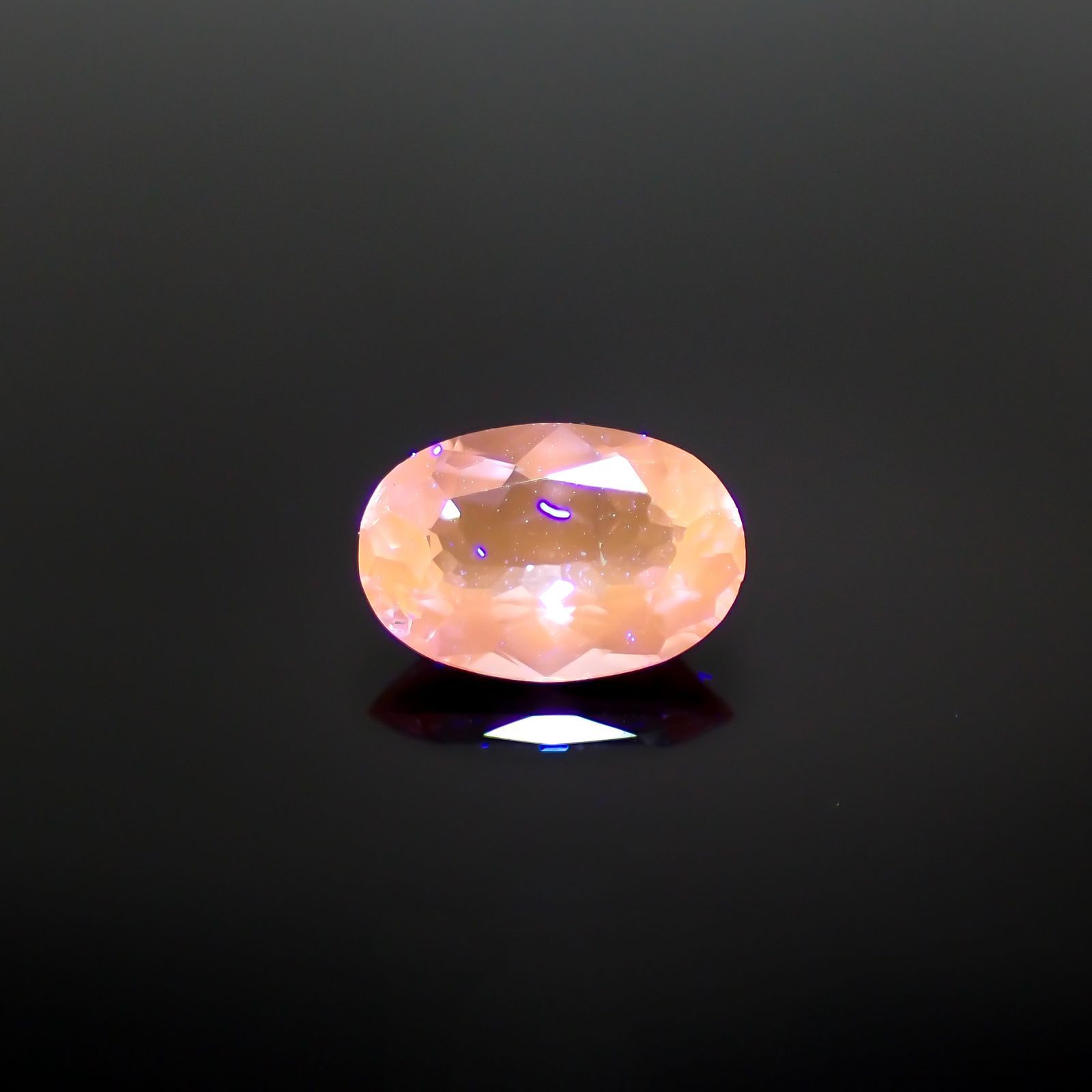 マリアライト フルオレッセンス(宝石名パープル・スキャポライト)スリランカ産 0.68ct 識別済[220114883]7.5x5.1mm前後
