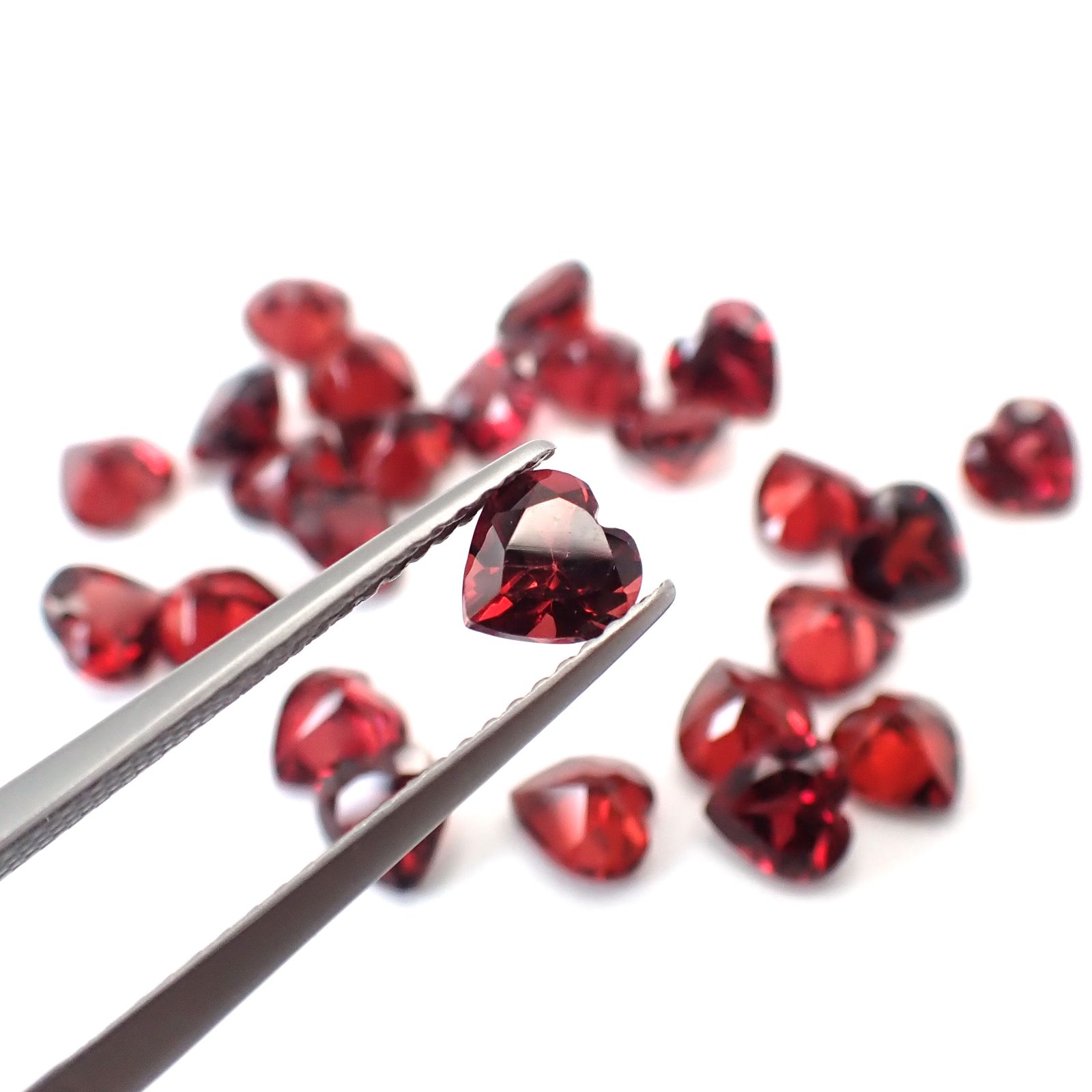 ◇ランダムセレクト◇パイロープアルマンディンガーネット モザンビーク産 約0.65ct / 5.1x5.1mm前後 [260532212]
