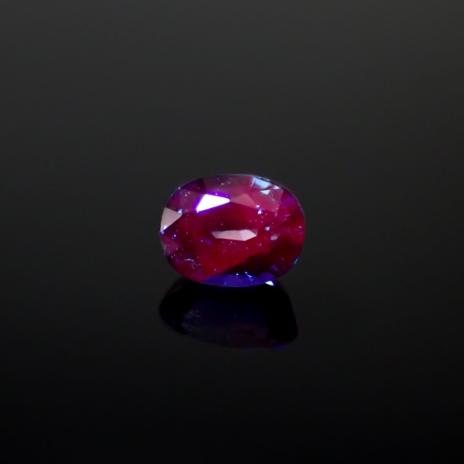 サファイア タンザニア産 0.28ct [241029192]3.9x3mm前後