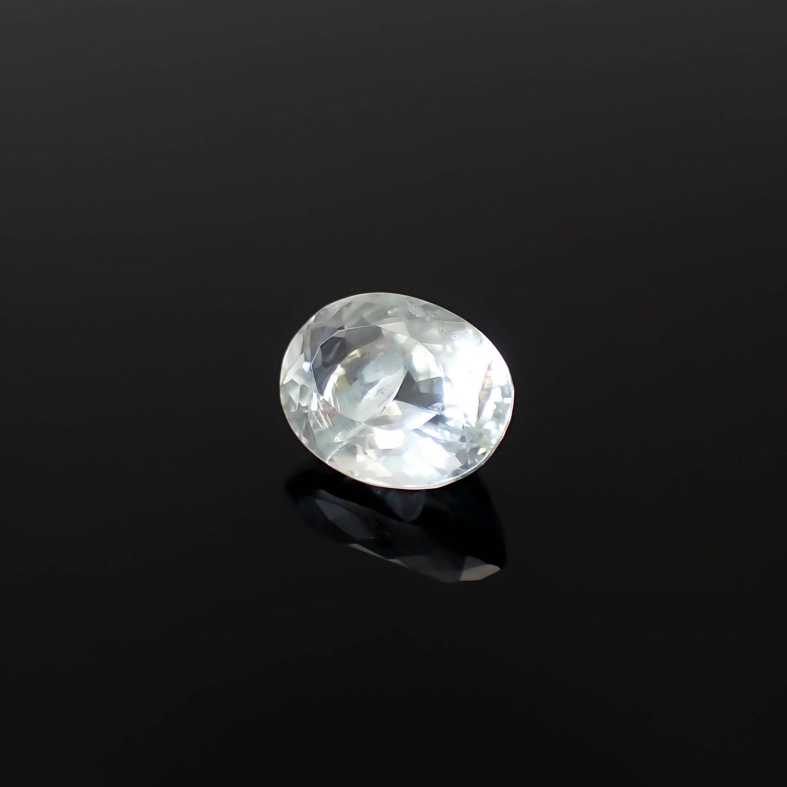 レインボーアクアマリン ブラジル産 3.81ct [250330147]11.5x8.6mm前後