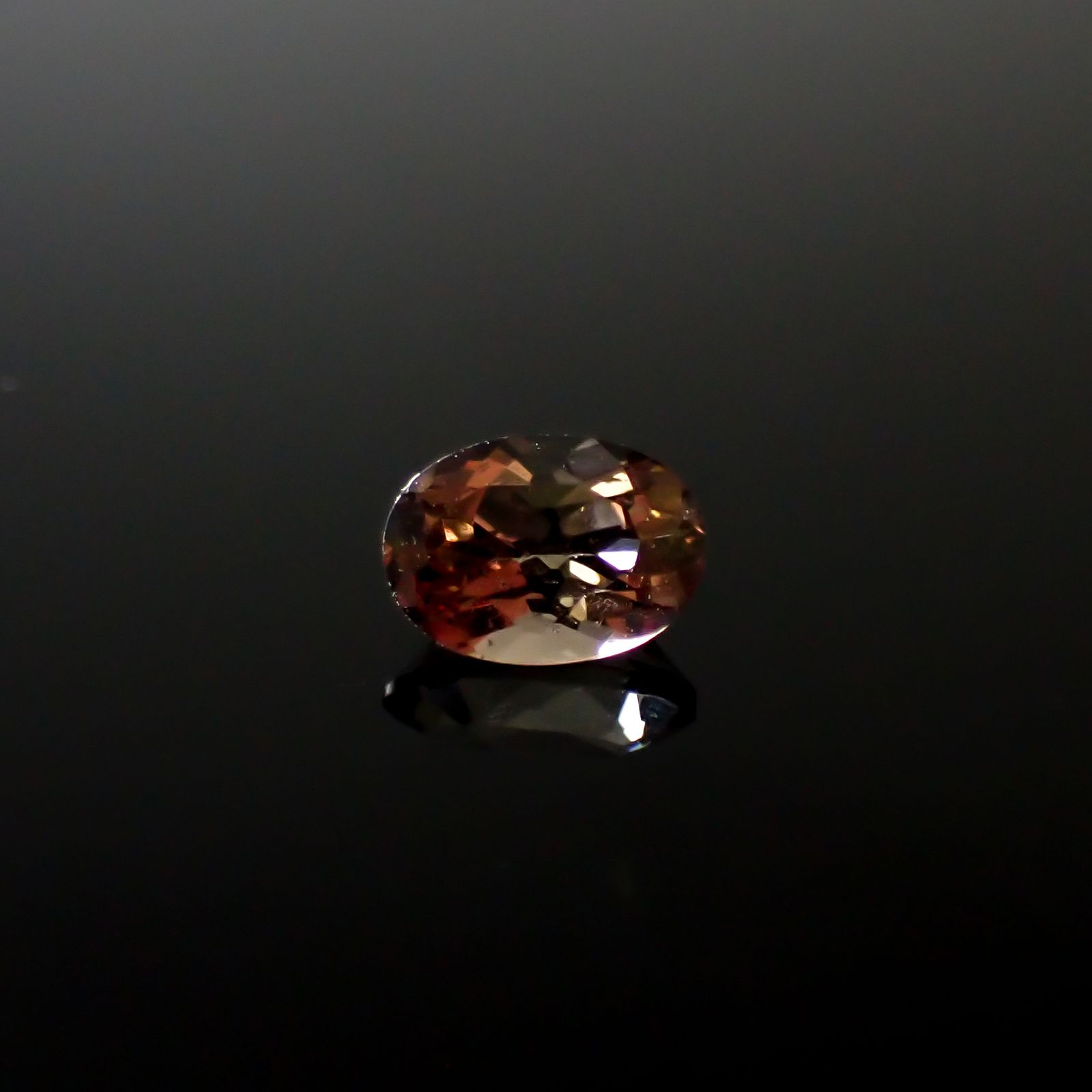 アキシナイト パキスタン産 0.49ct[240628149]5.6x3.9mm前後