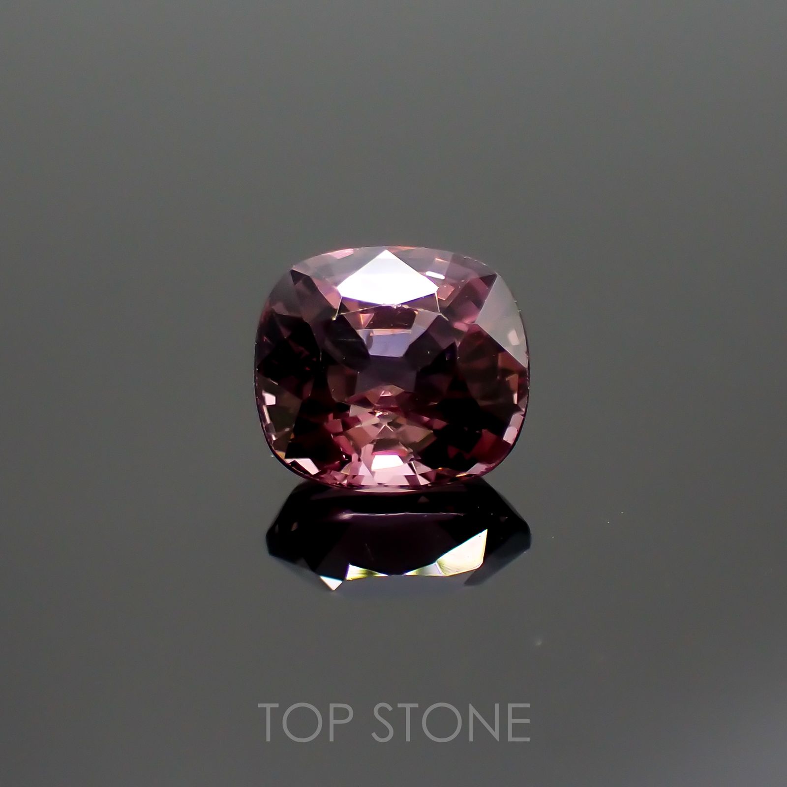 パープルスピネル(宝石名スピネル) ビルマ産 1.51ct 識別済[20128673]7×6.4mm前後