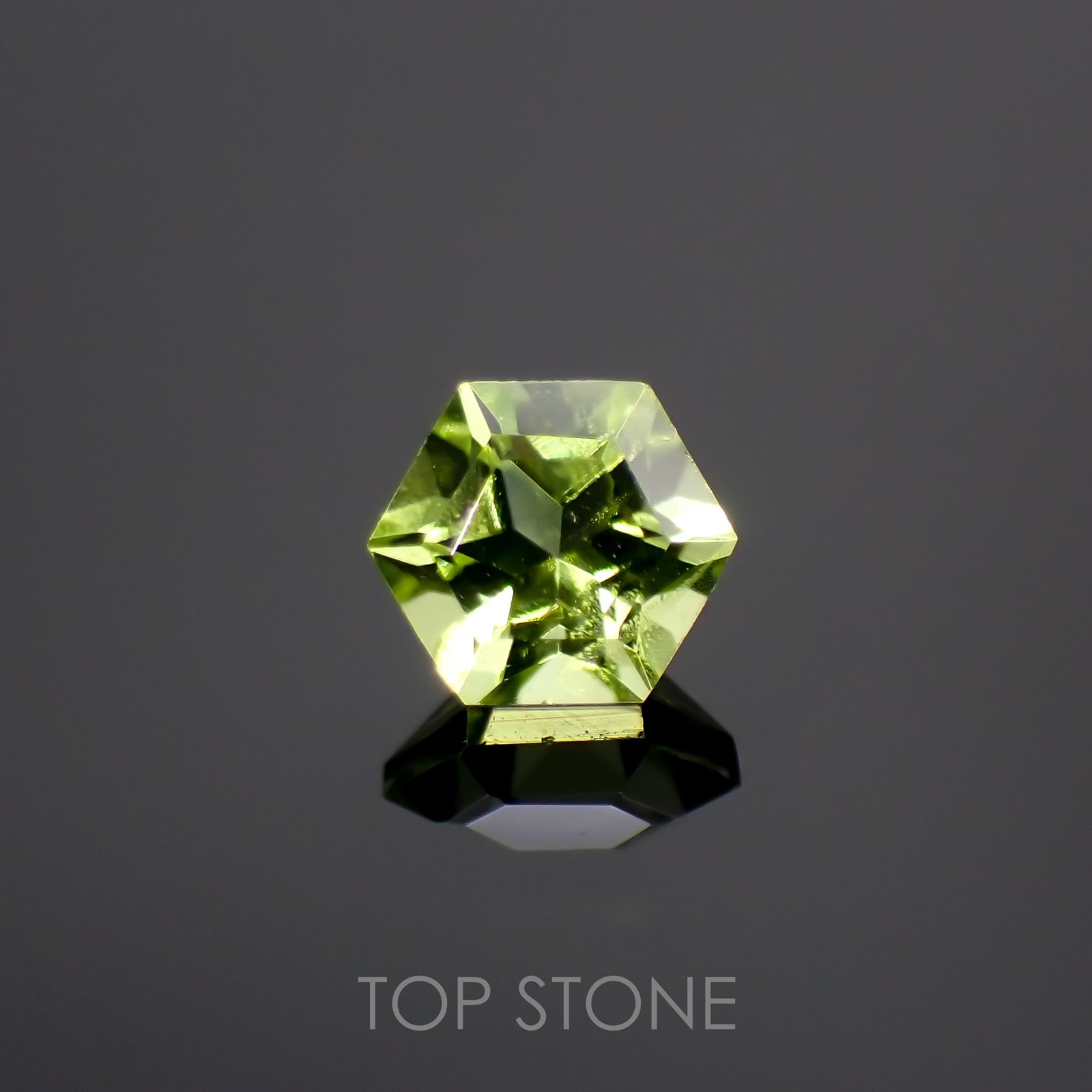 ◇ヘキサゴンカット◇ペリドット(宝石名ペリドット) パキスタン産 0.36ct 識別済[210813095]4×4mm前後
