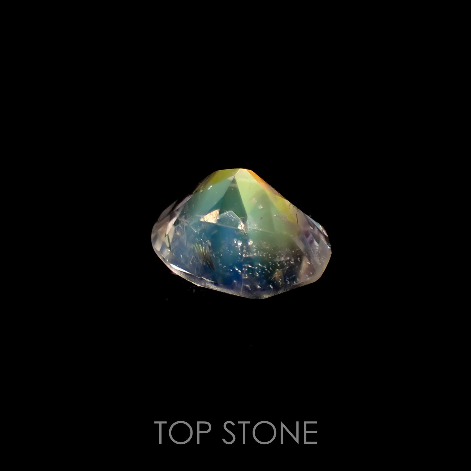 レインボームーンストーン(宝石名ラブラドライト)タンザニア産 0.62ct 識別済[220716859]6.3x5.3mm前後