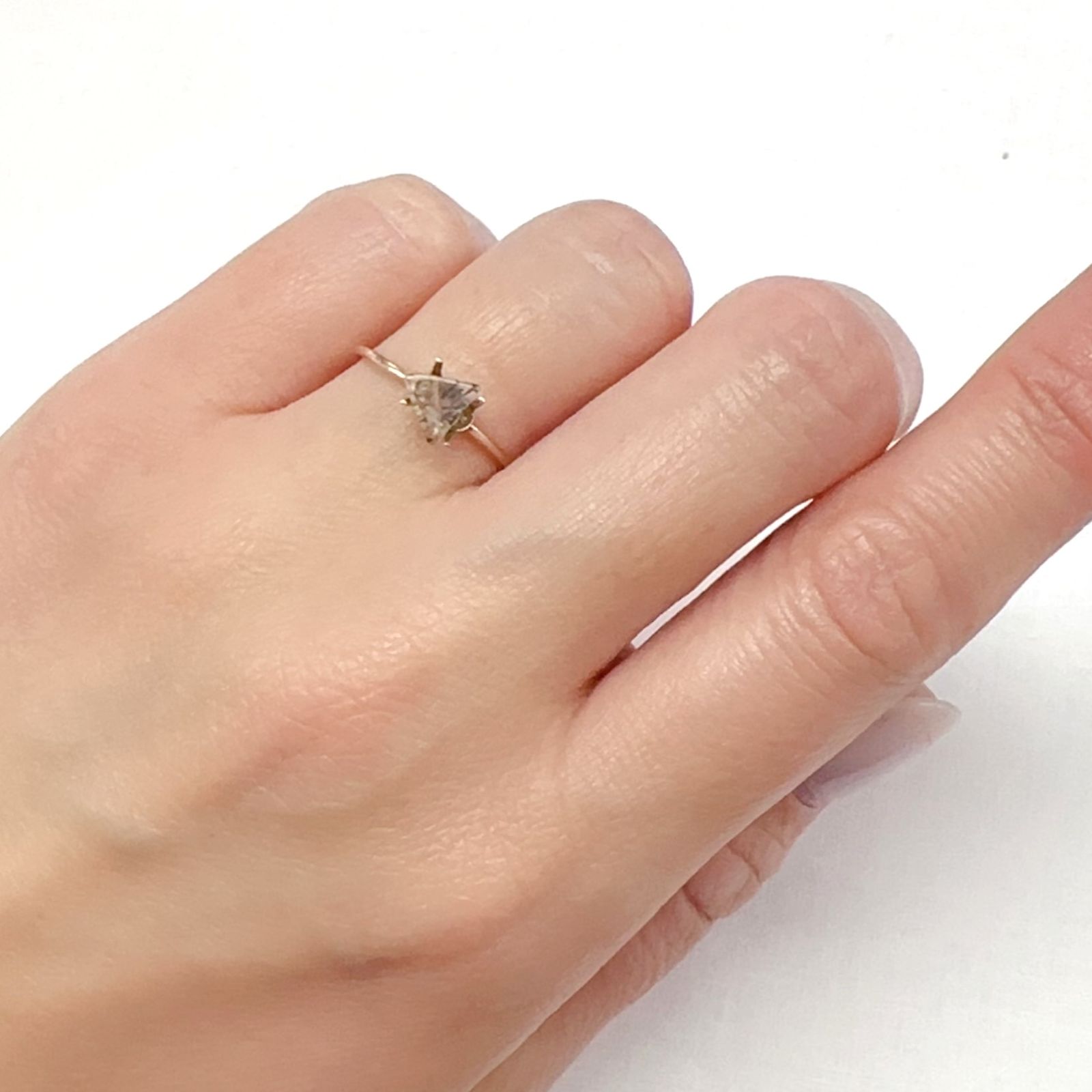 レインボーラティスサンストーン オーストラリア産 0.36ct[240326520]5.7x5.5mm前後