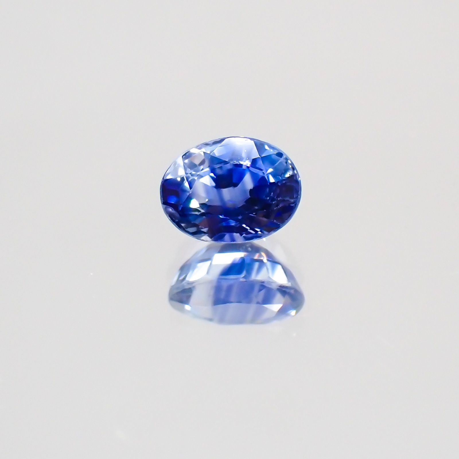サファイア マダガスカル・スリランカ産 ルース 0.5ct[21028710]5.1×3.7mm前後