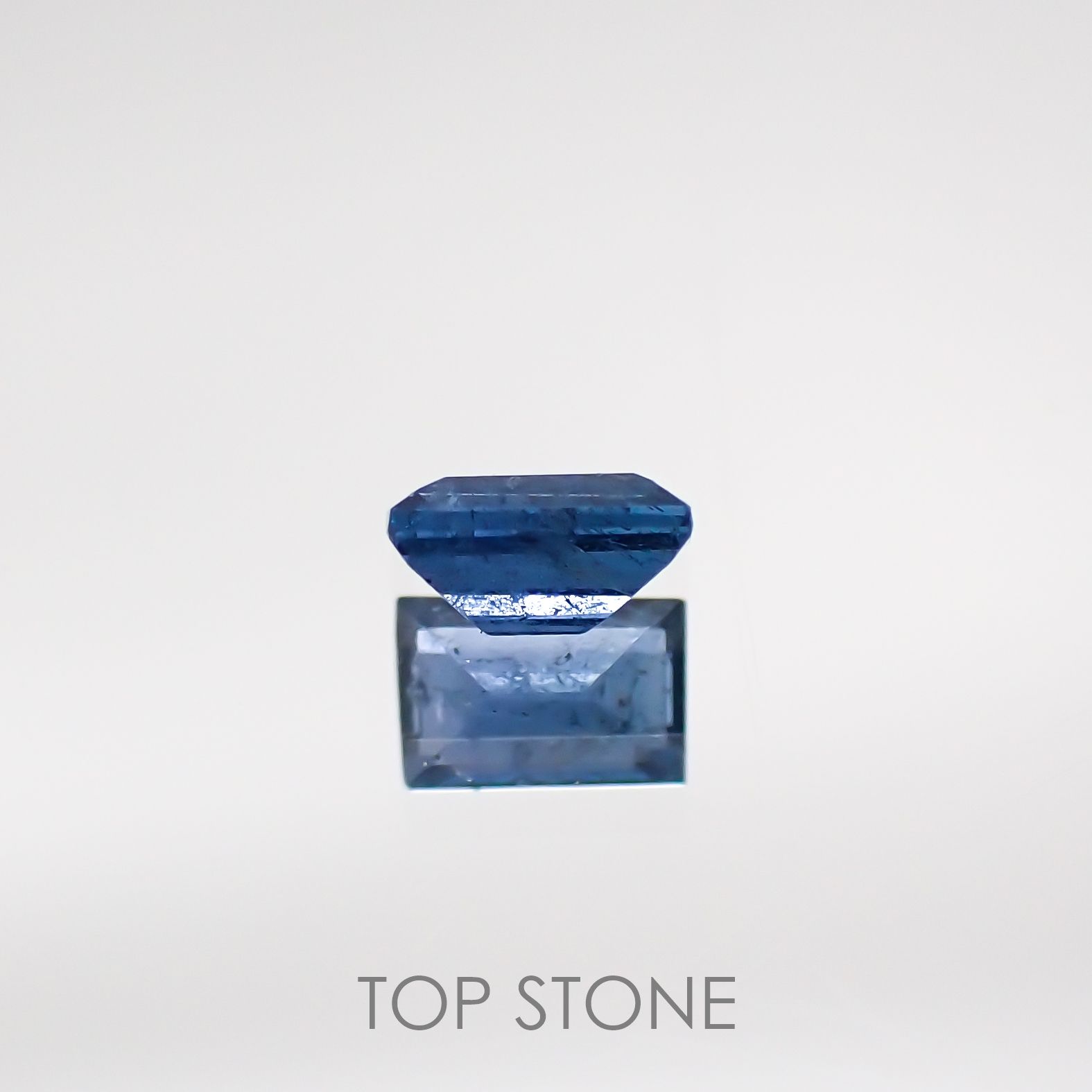 ガーナイト(宝石名含コバルト・ガーナイト) ナイジェリア産 0.18ct 識別済[210711554]3.4×2.2mm前後